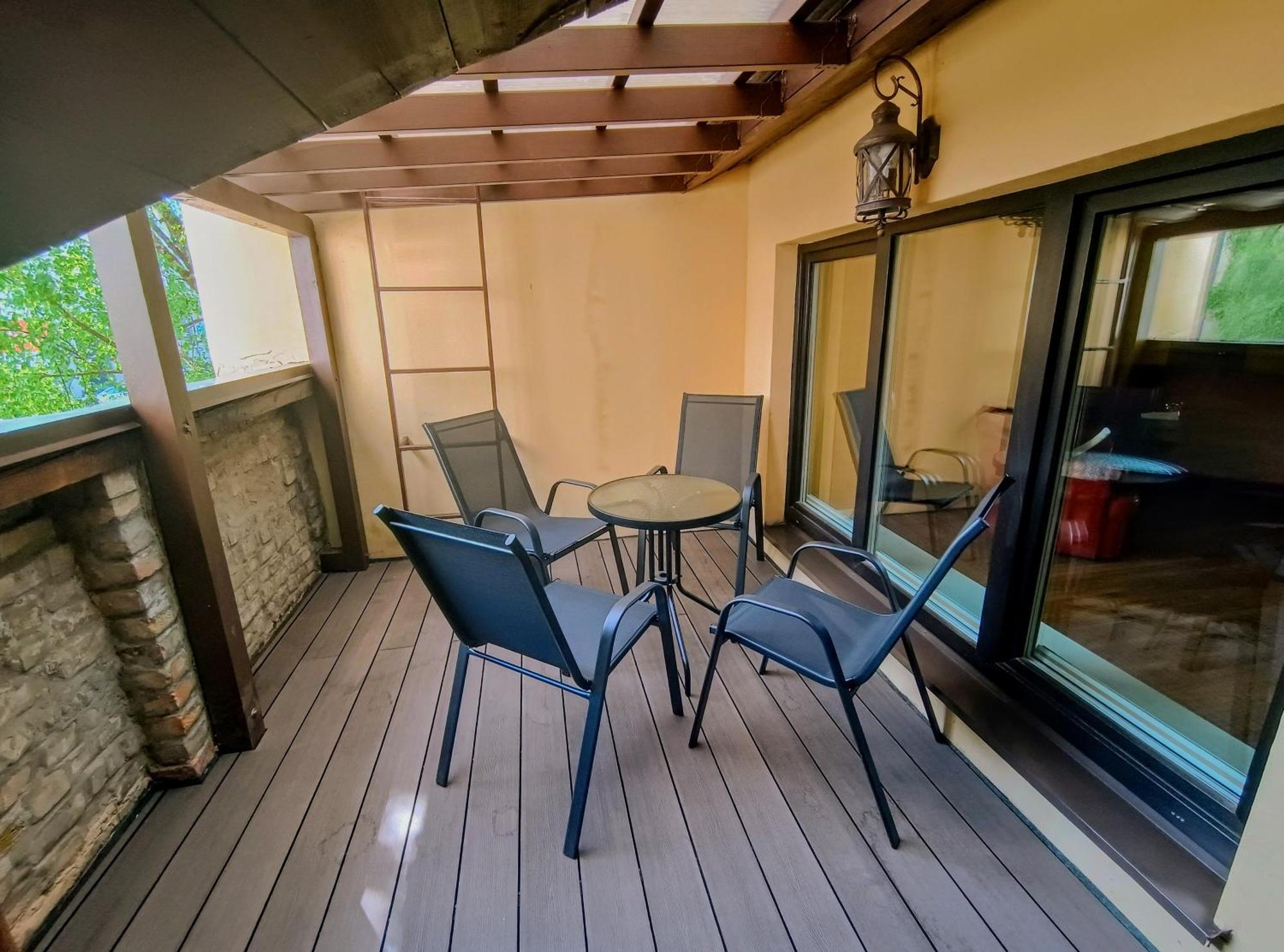 Ernests' Unique Townhouse With Sauna, Hot Tub And Free Parking Riga