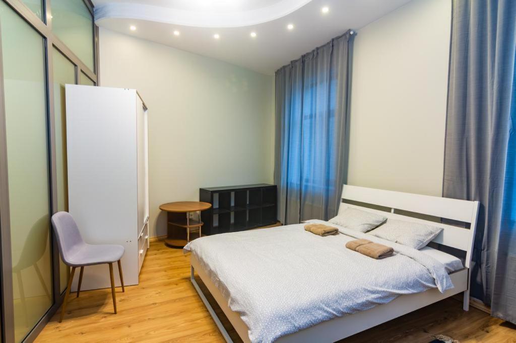 Bright 4 Bedroom In Old Town Butas *