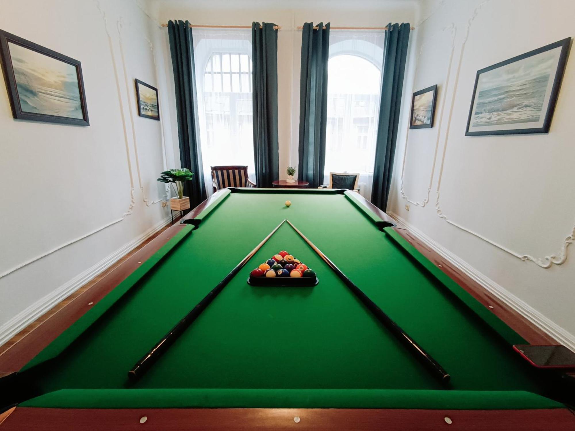 Unique Spacious Classic 3 Bedroom Midtown ! Billiard ! Riga