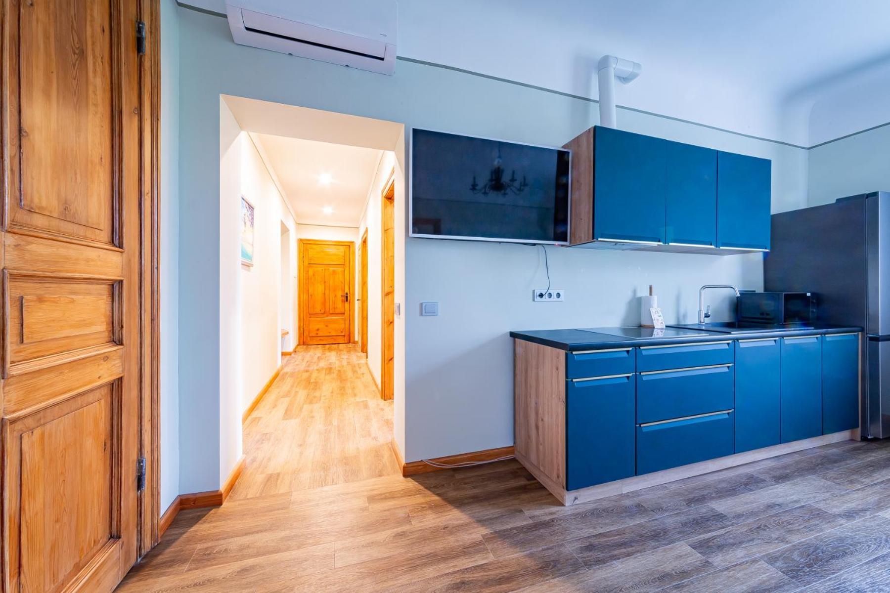 Just Renovated Stories Free Parking