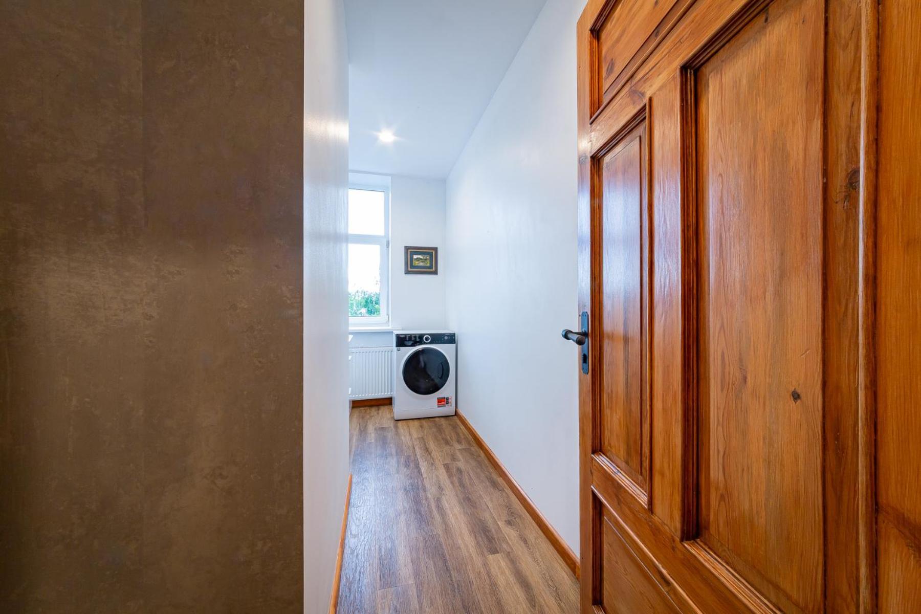 Apartment Just Renovated Stories Free Parking