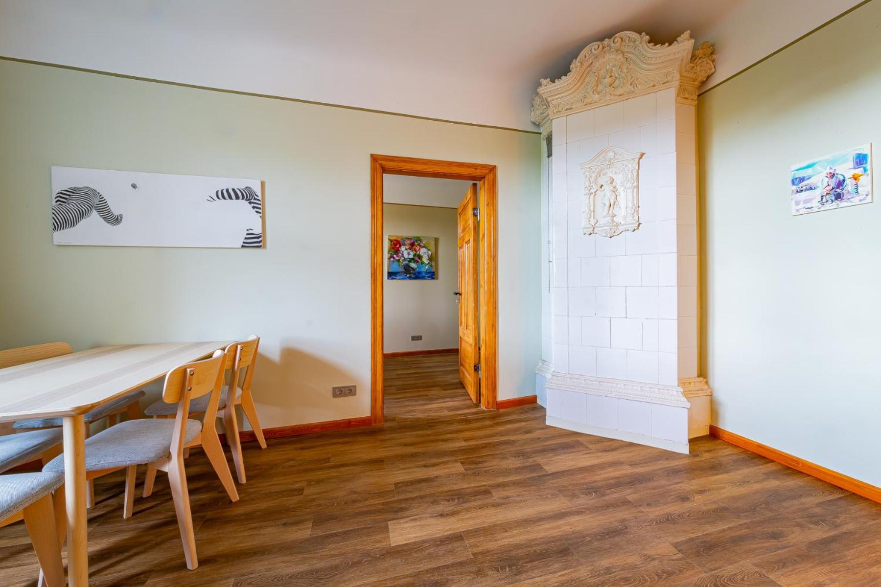 Just Renovated Stories Free Parking *