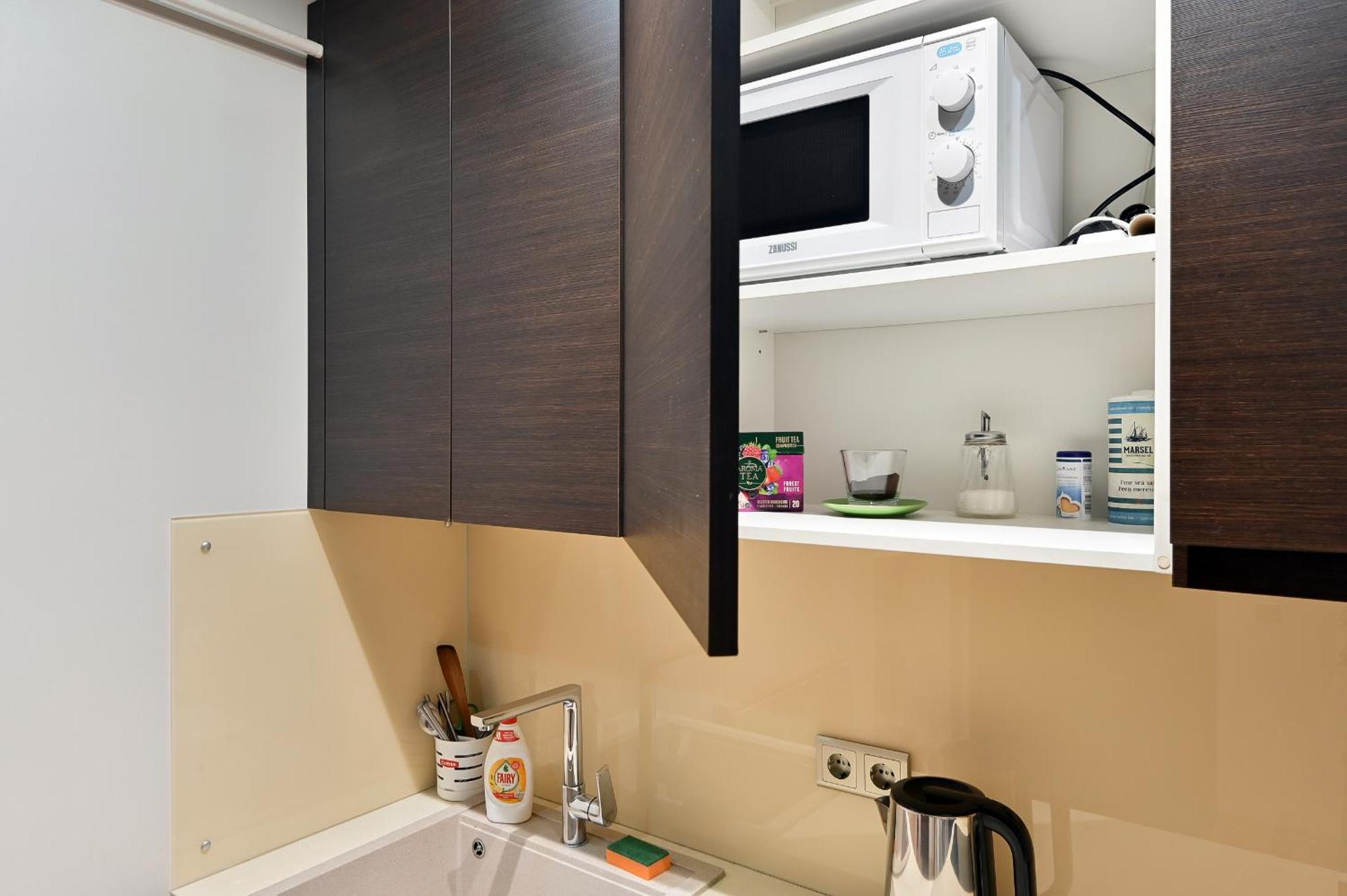 Huoneisto Modern Studio-apartment In The Centre, Free Parking
