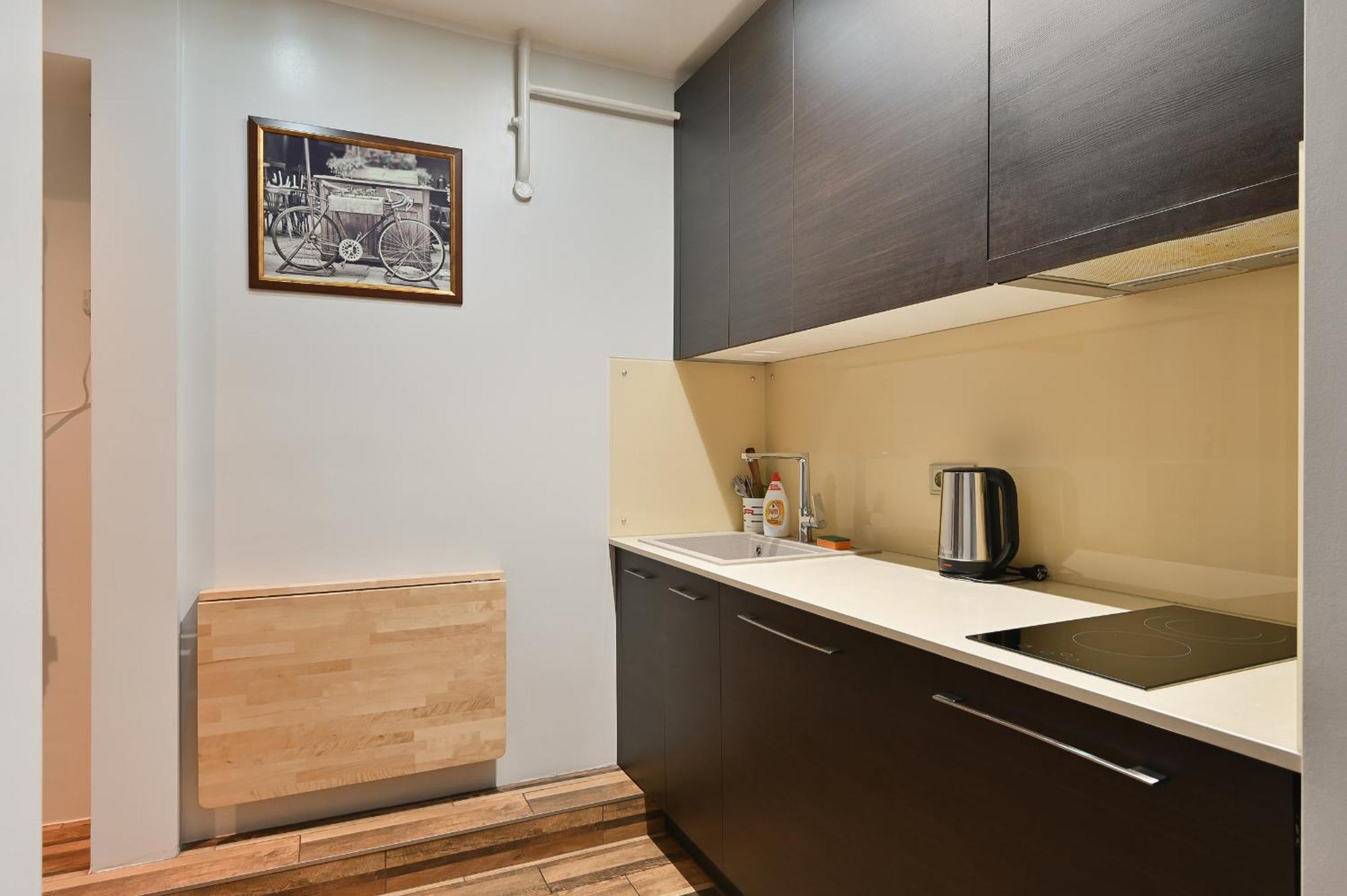 Huoneisto Modern Studio-apartment In The Centre, Free Parking