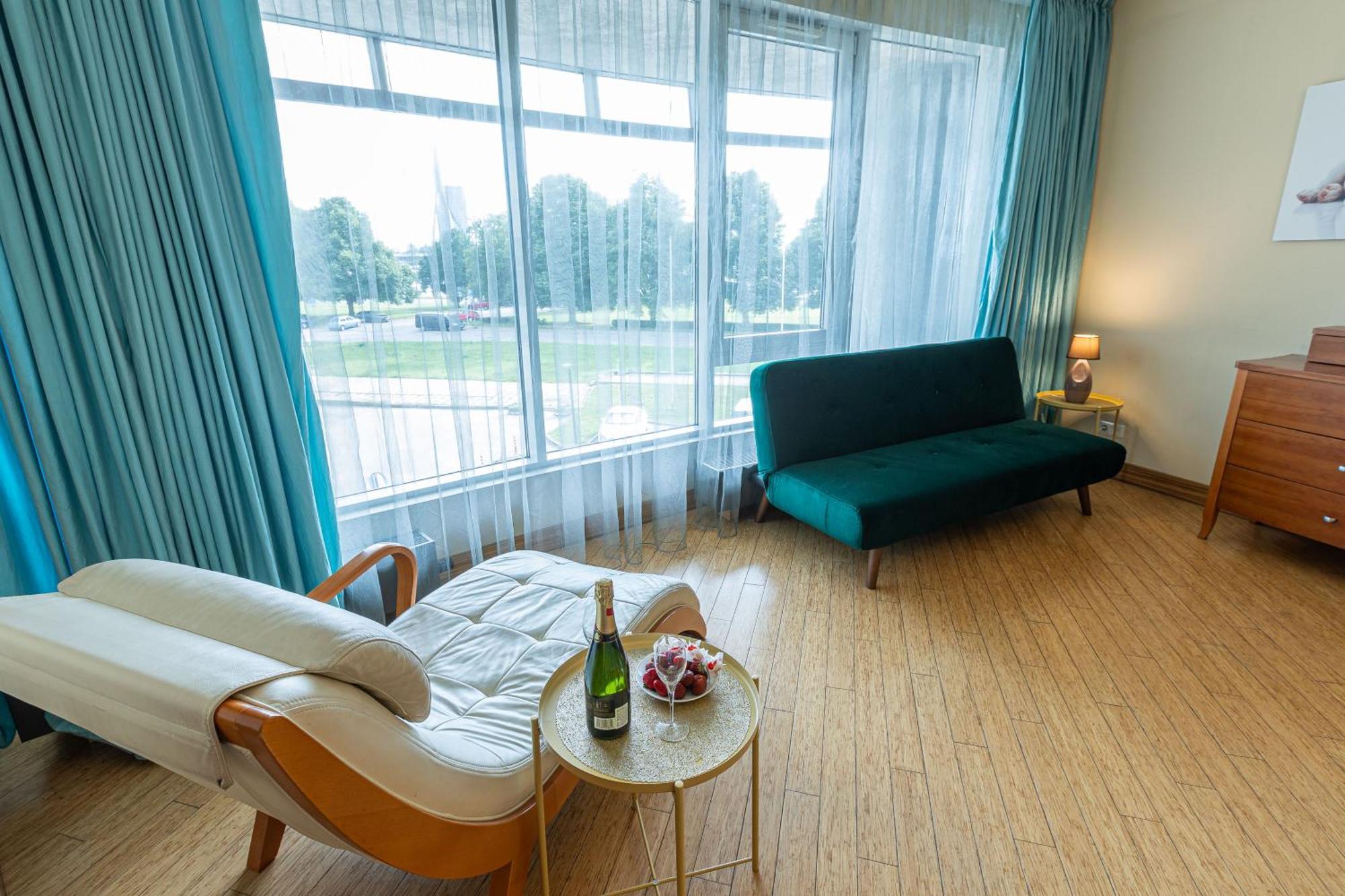 Royal Whith Free Parking * Riga