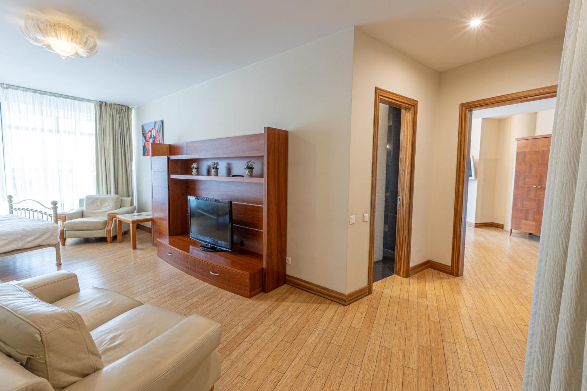 Royal Whith Free Parking * Riga