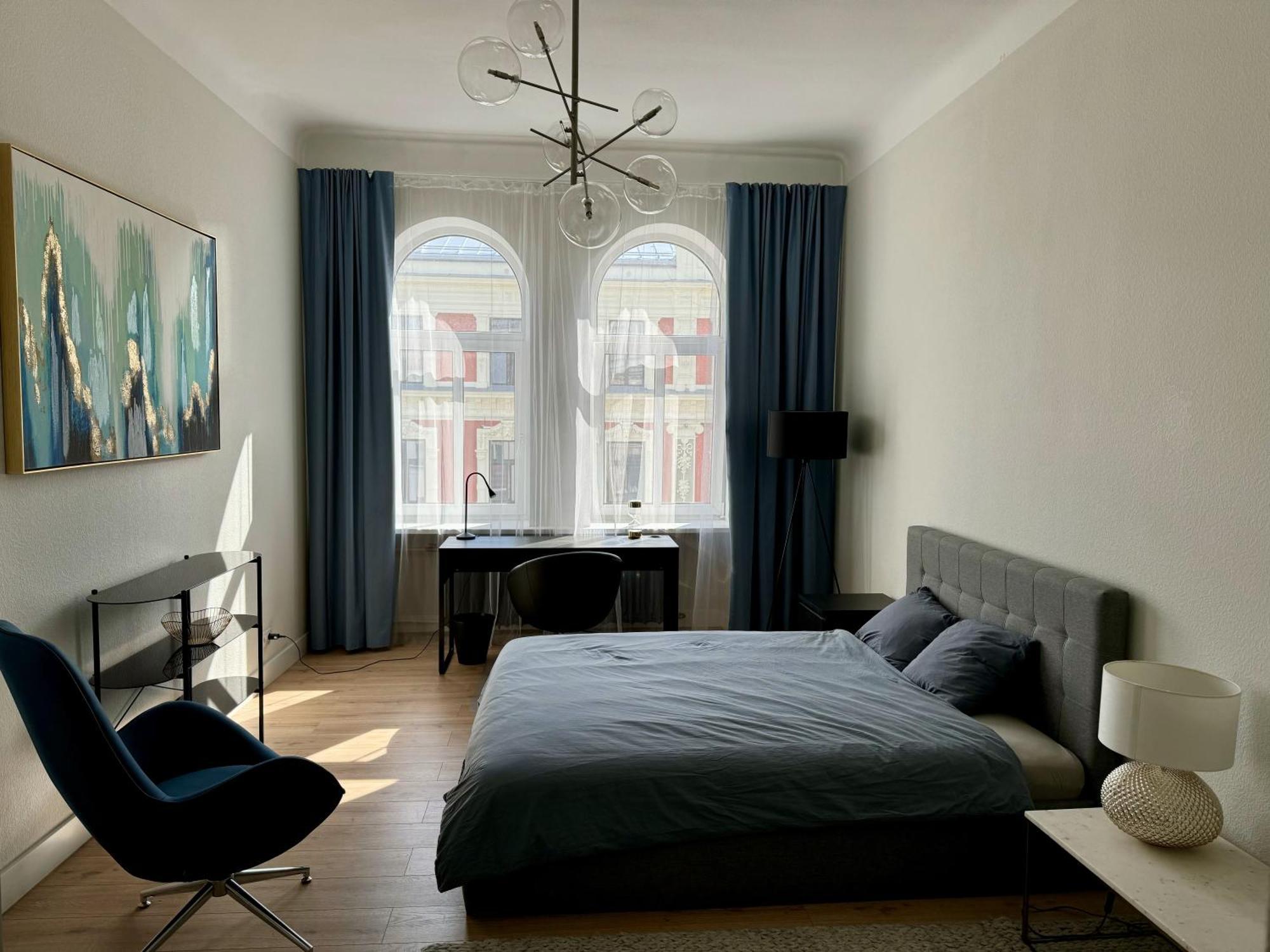 Beautiful, Spacious, Central 4br Apartment *