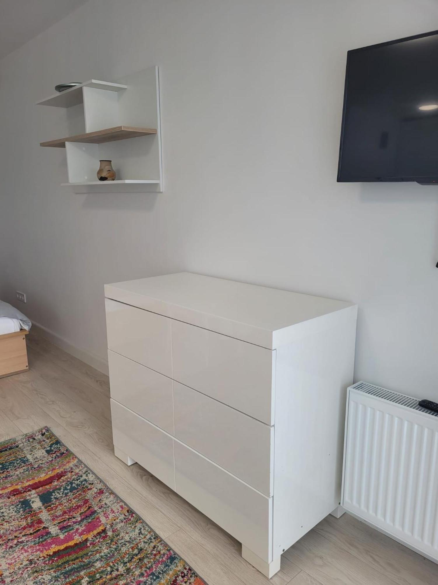 White Free Parking Self Check-inn Apartment *