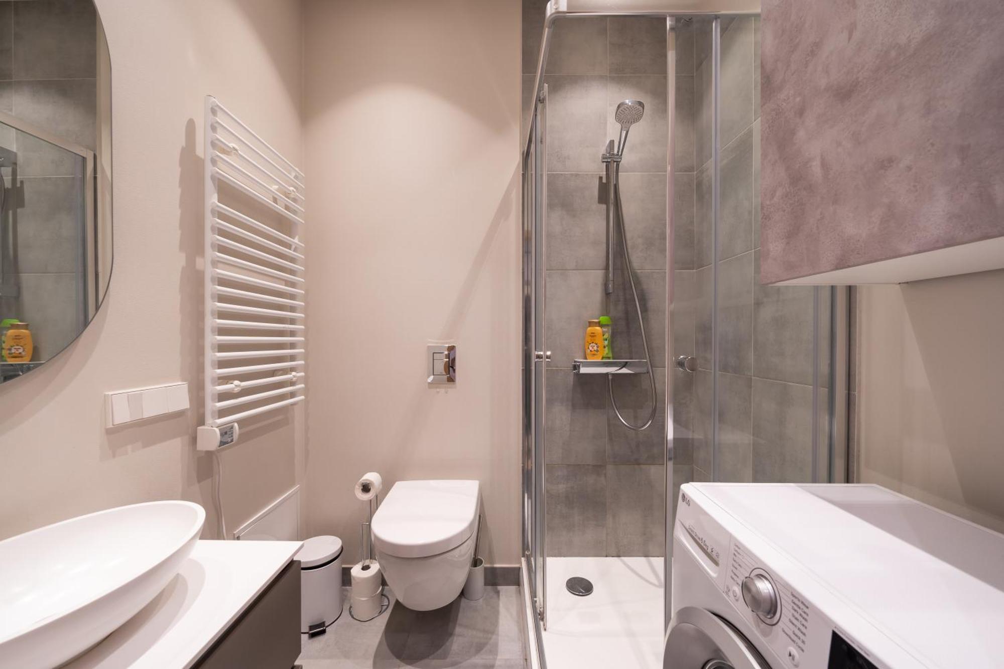Cosy Old Town Flat In A Modern Secured Apt. Block Riga