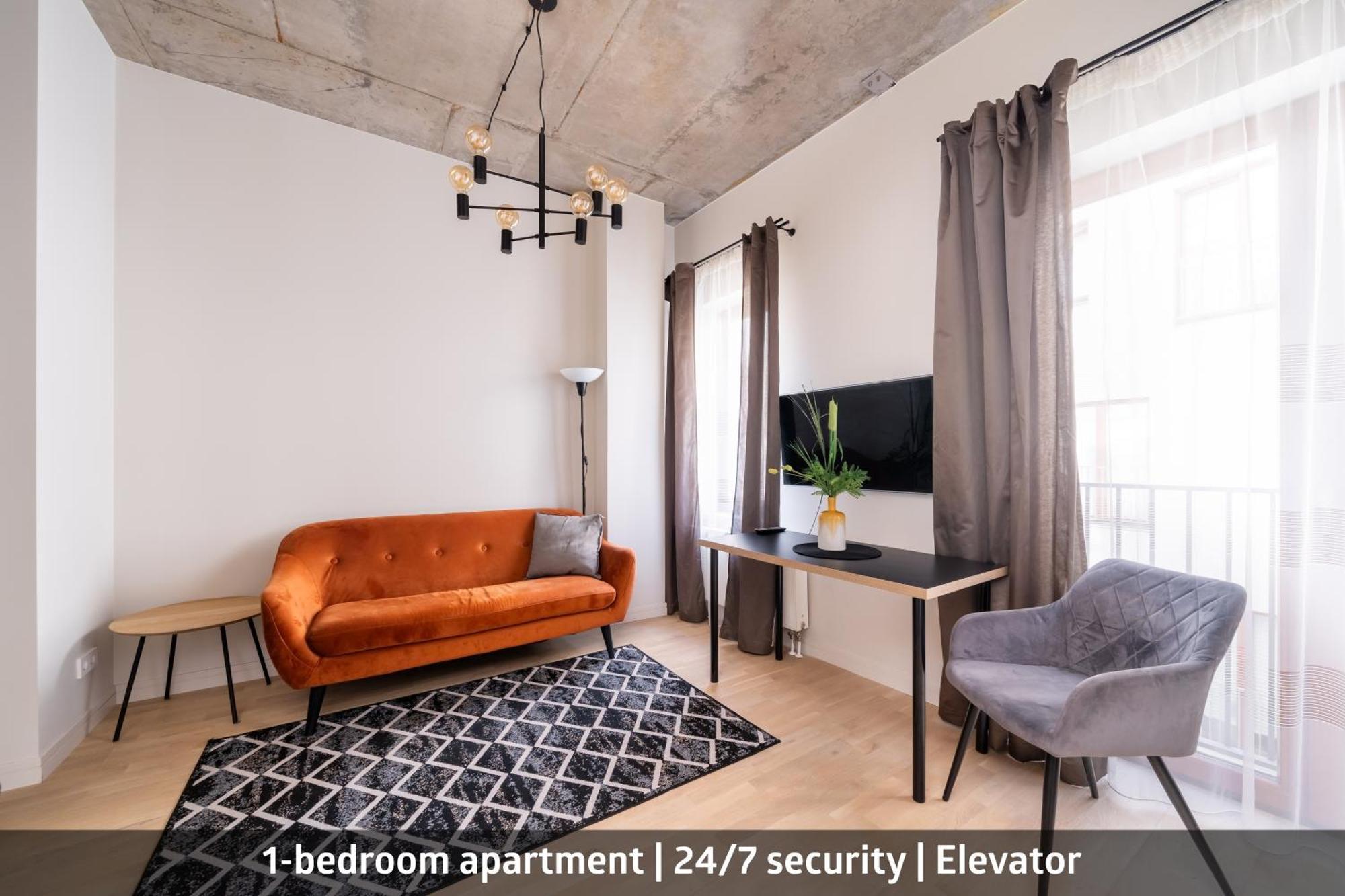 Cosy Old Town Flat In A Modern Secured Apt. Block Apartment *