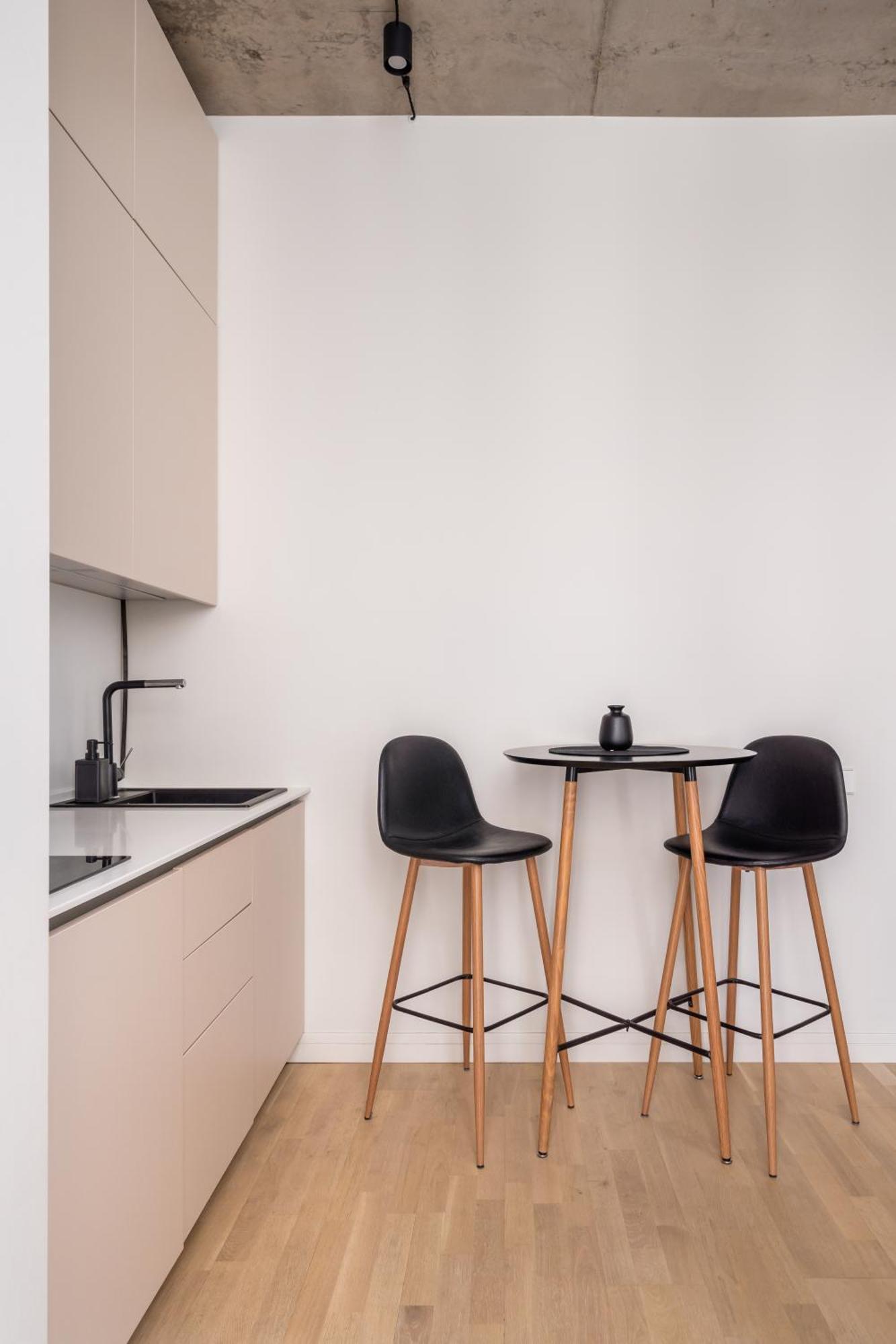 Cosy Old Town Flat In A Modern Secured Apt. Block Apartment *