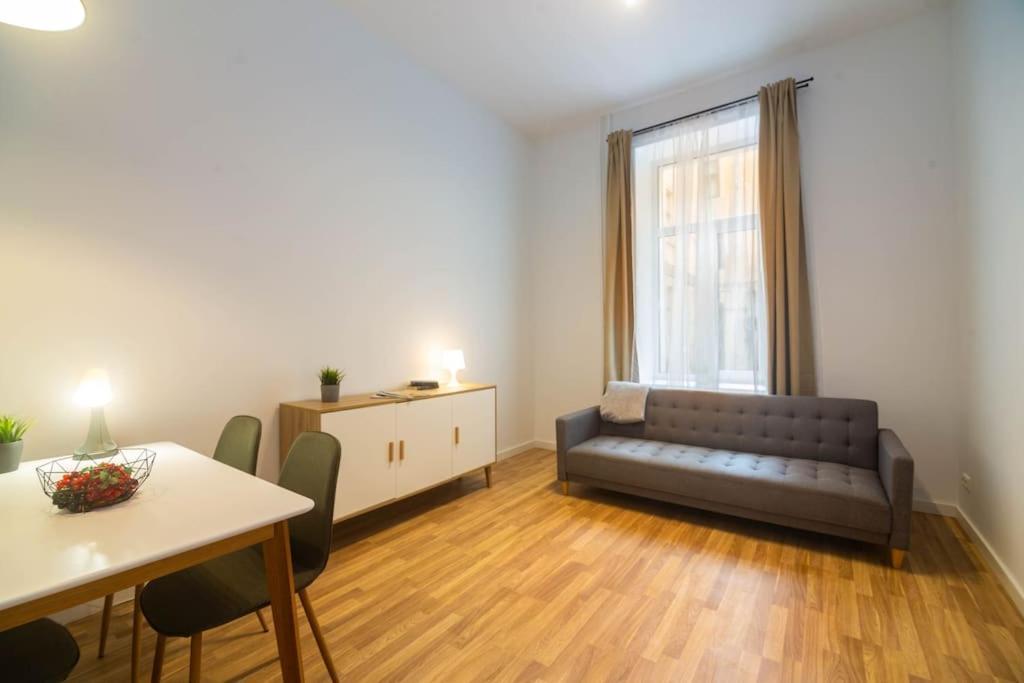 Apartment Elegant 2-bedroom Retreat Near Old Town Riga