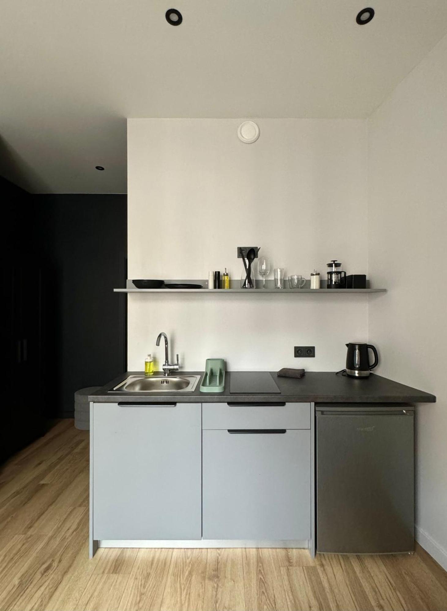 Modern In Center *
