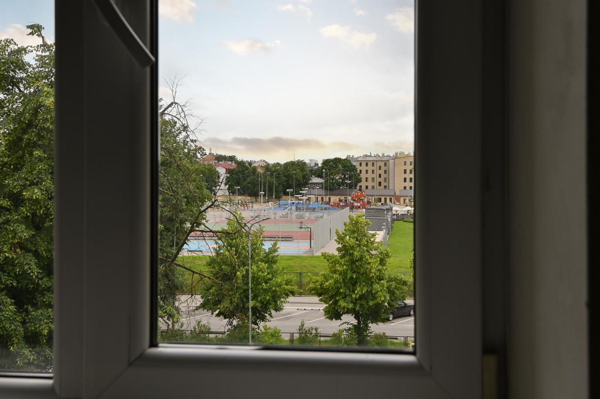 Apartment & Cheap And Free Parking