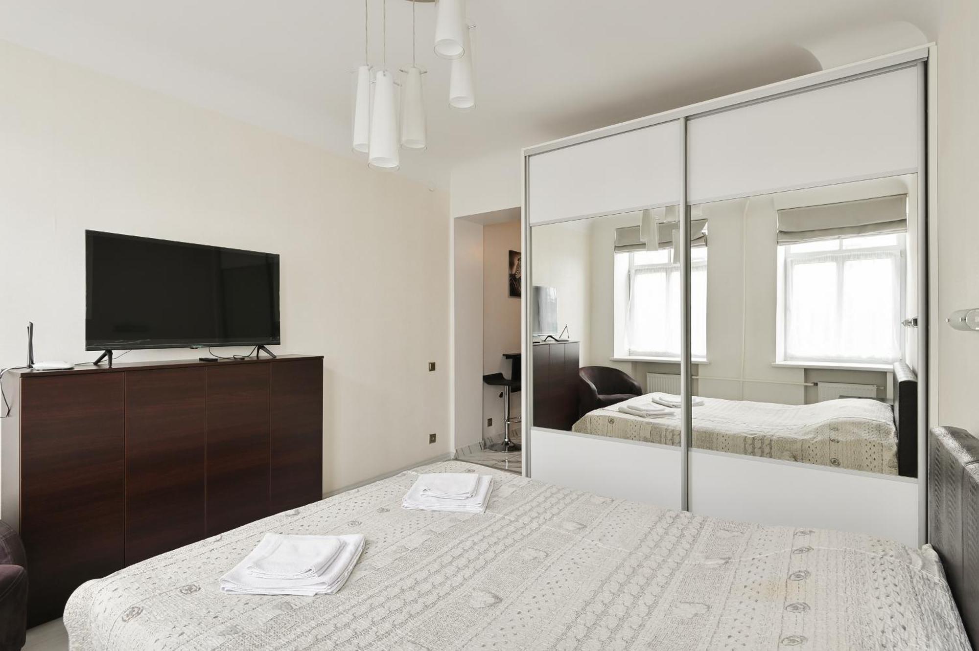 Apartment & Cheap And Free Parking