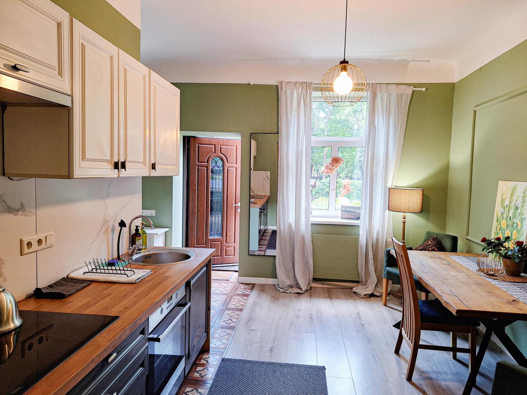 Apartment Newly Made With Private Entrance - 1st Floor *