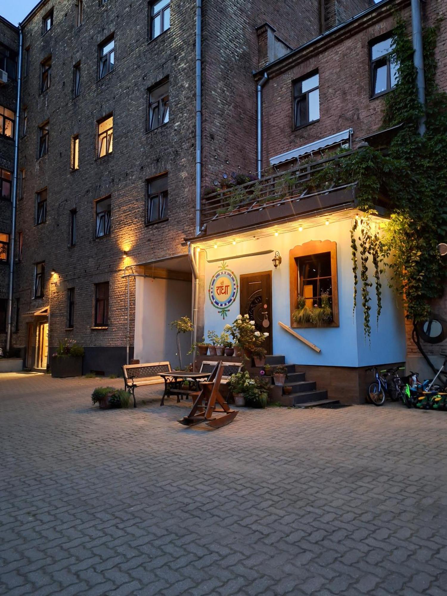 Newly Made With Private Entrance - 1st Floor