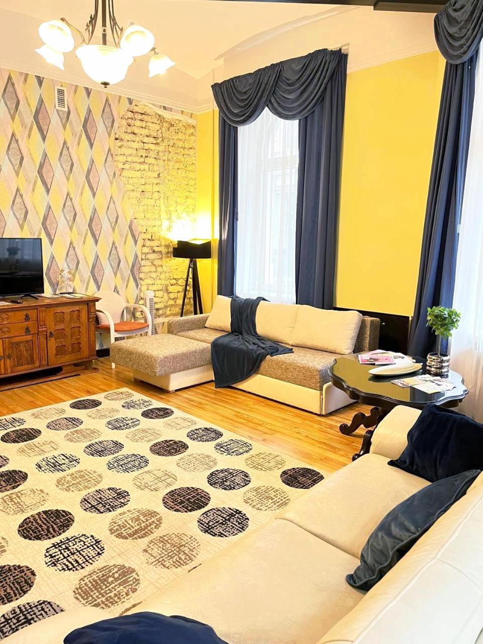 Dzīvoklis Riverside Old Town Spacious One Bedroom Few Steps From Dome Square And Cathedral *