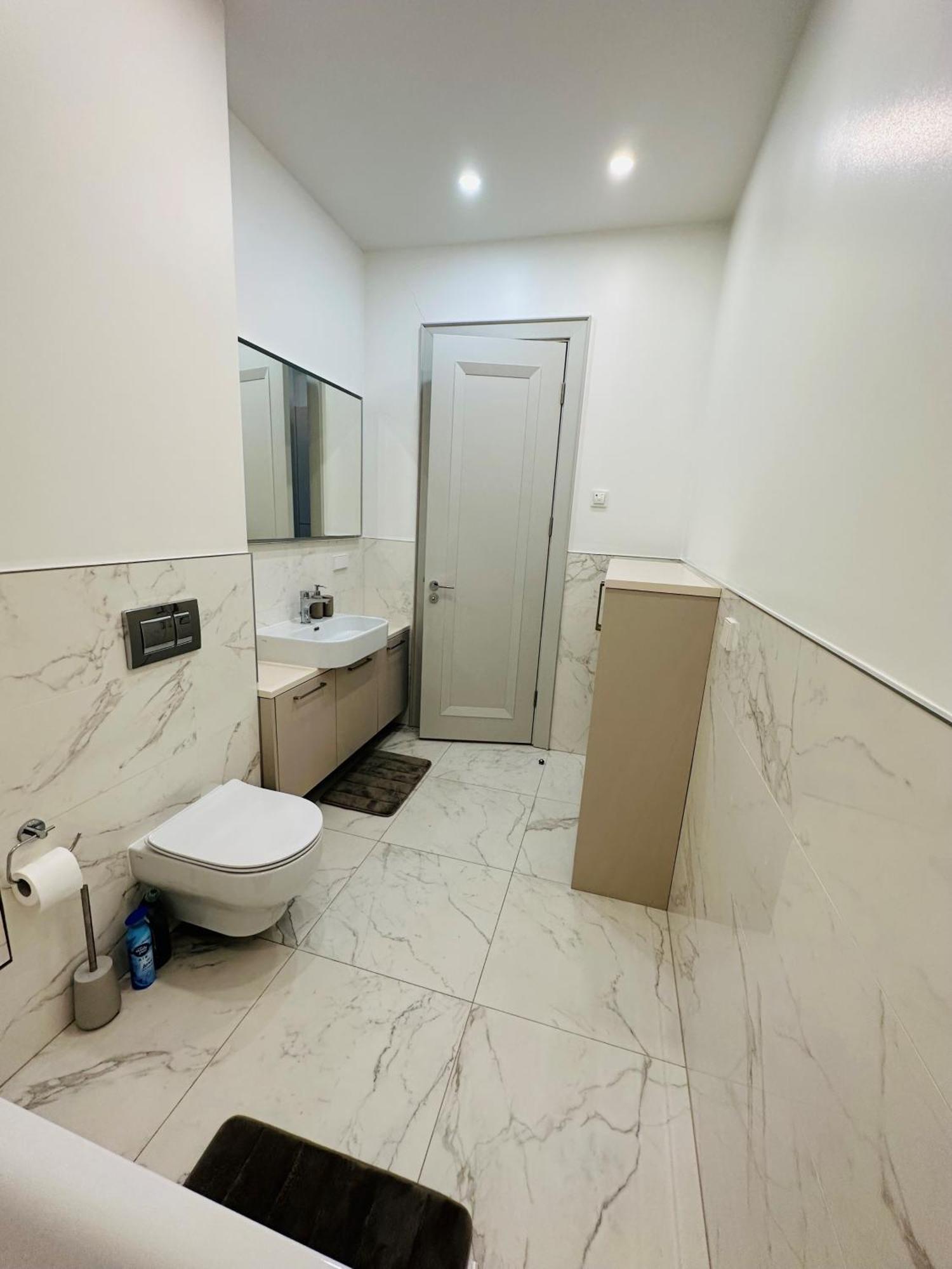 Apartment Spacious Modern And Flat *