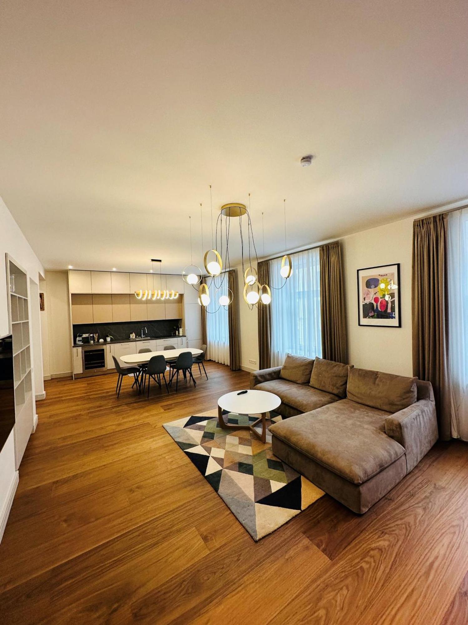 Spacious Modern And Flat Apartment Riga