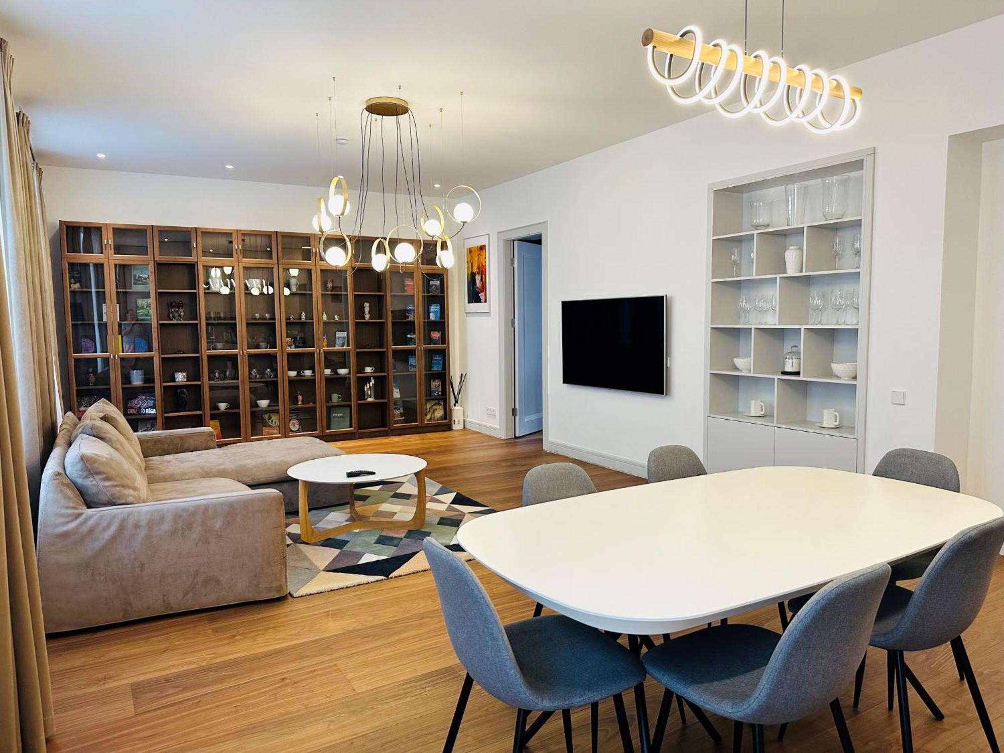 Spacious Modern And Flat Apartment *