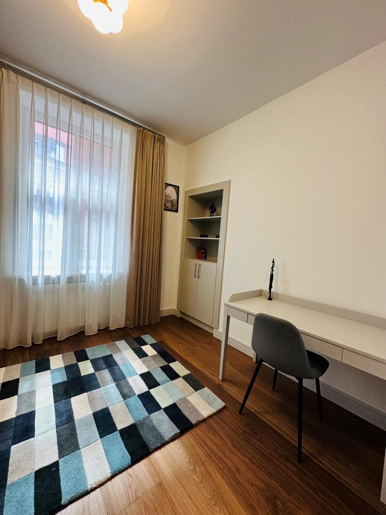Spacious Modern And Flat