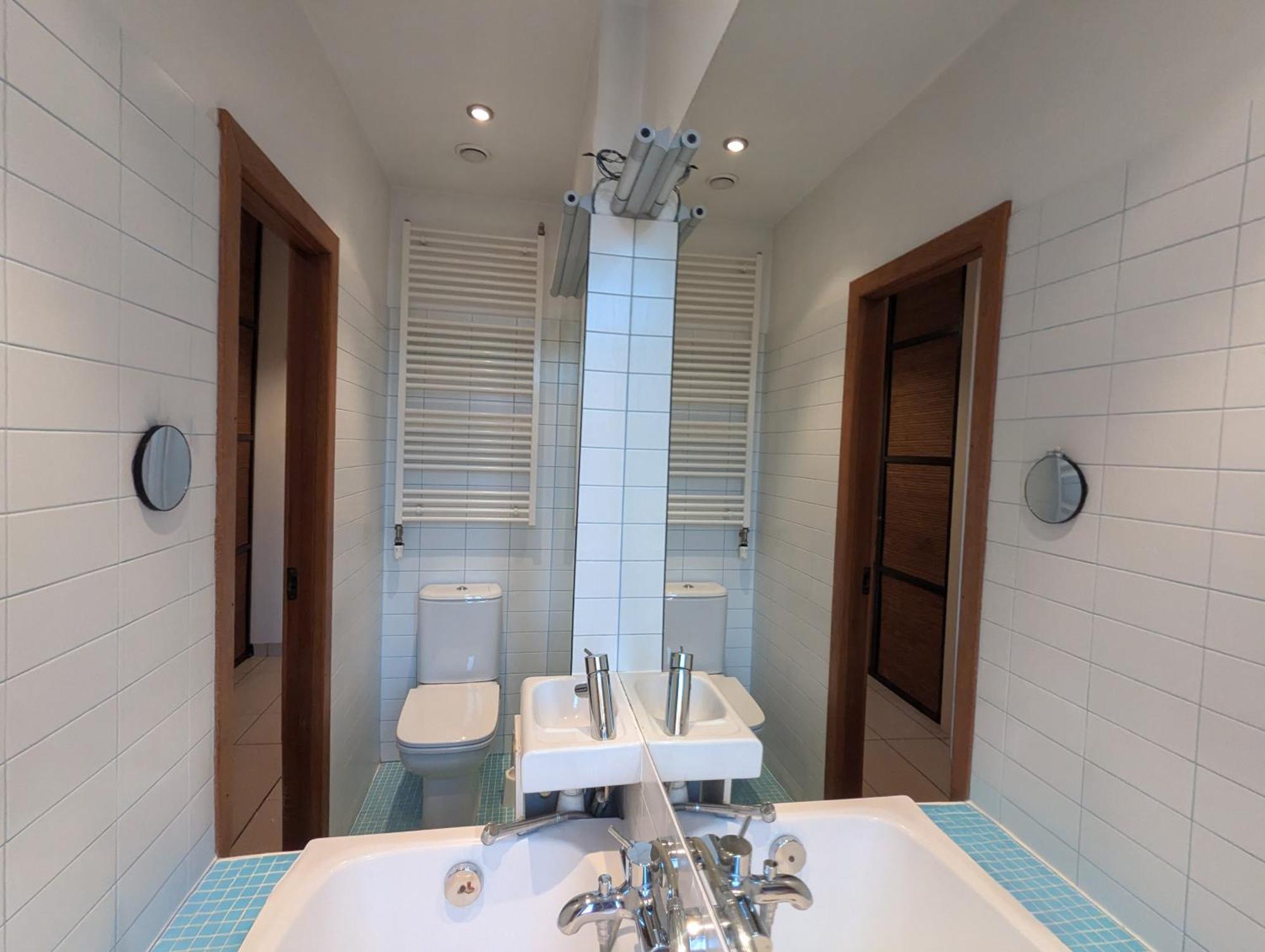 Apartment Midcentury Modern, Quiet, 40m With Bath