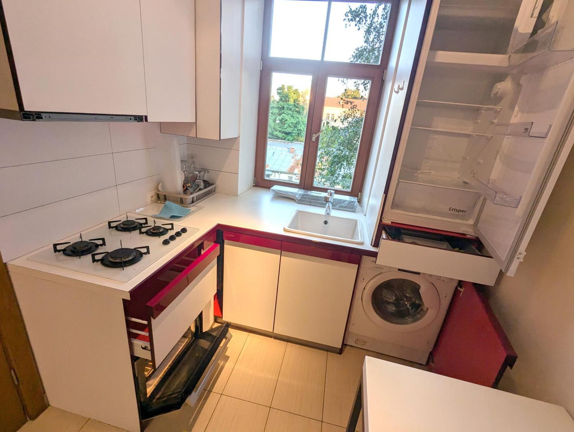 Midcentury Modern, Quiet, 40m With Bath Apartment *