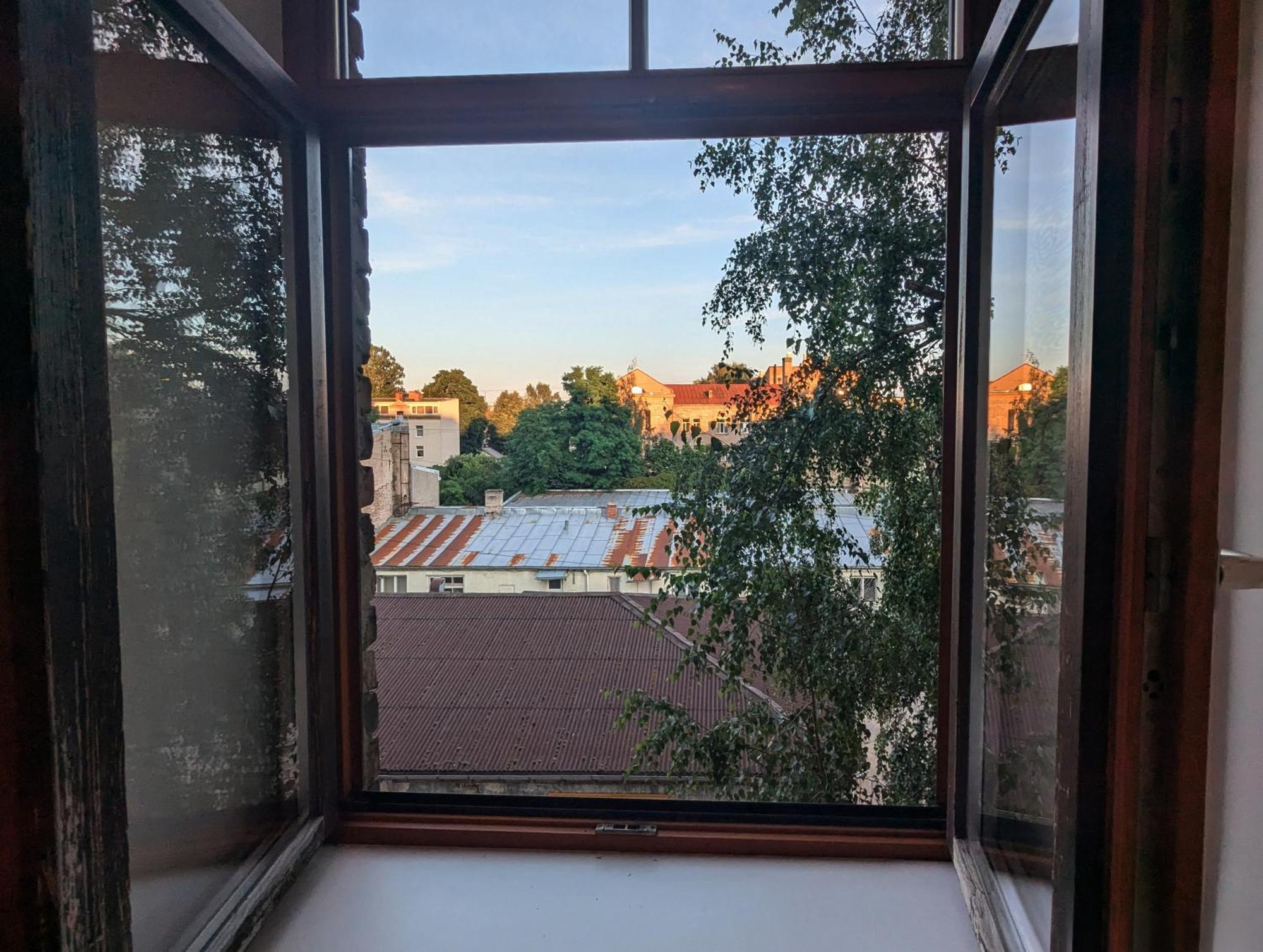 Apartment Midcentury Modern, Quiet, 40m With Bath *