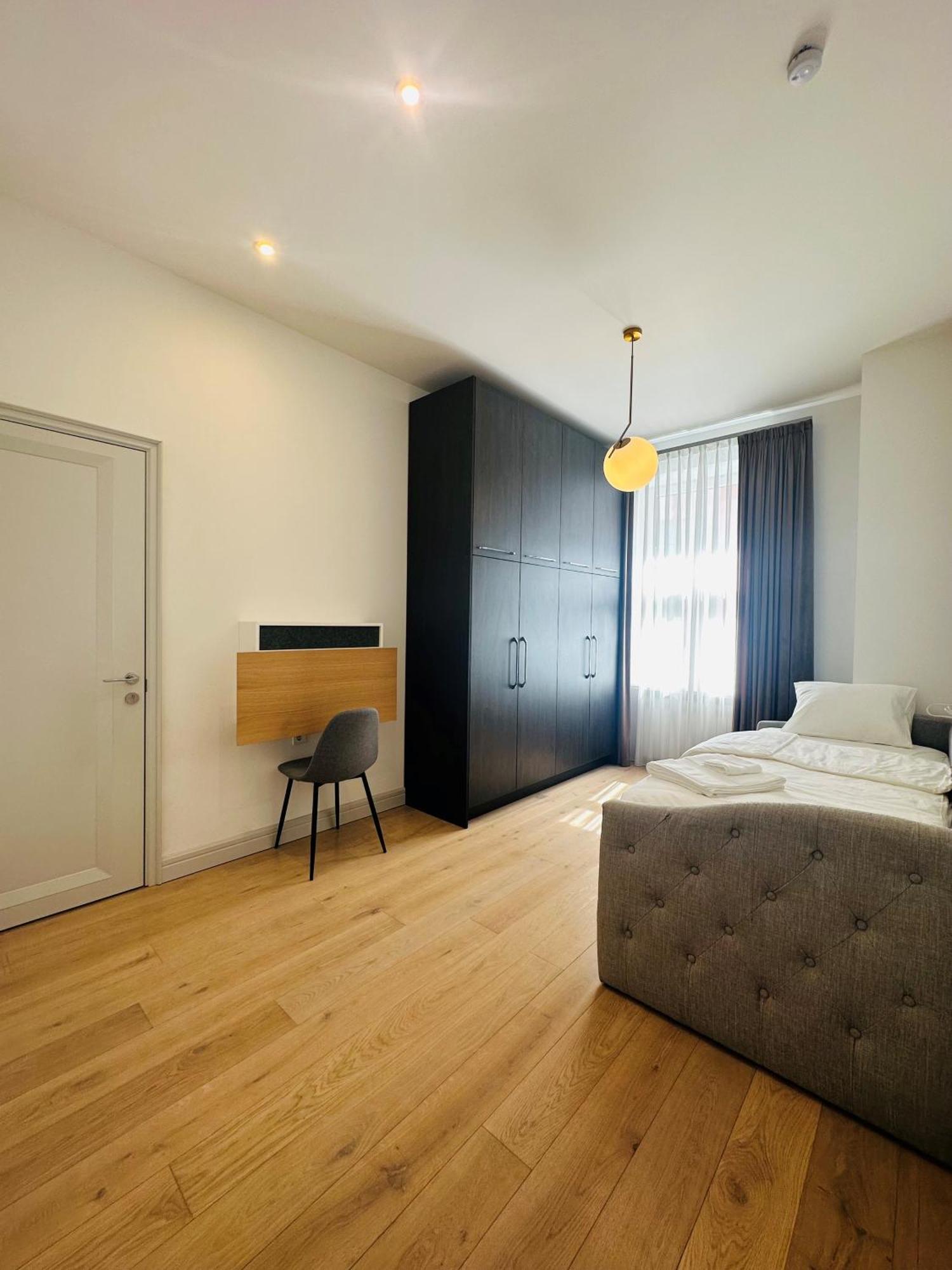 Modern Flat In Apartment *