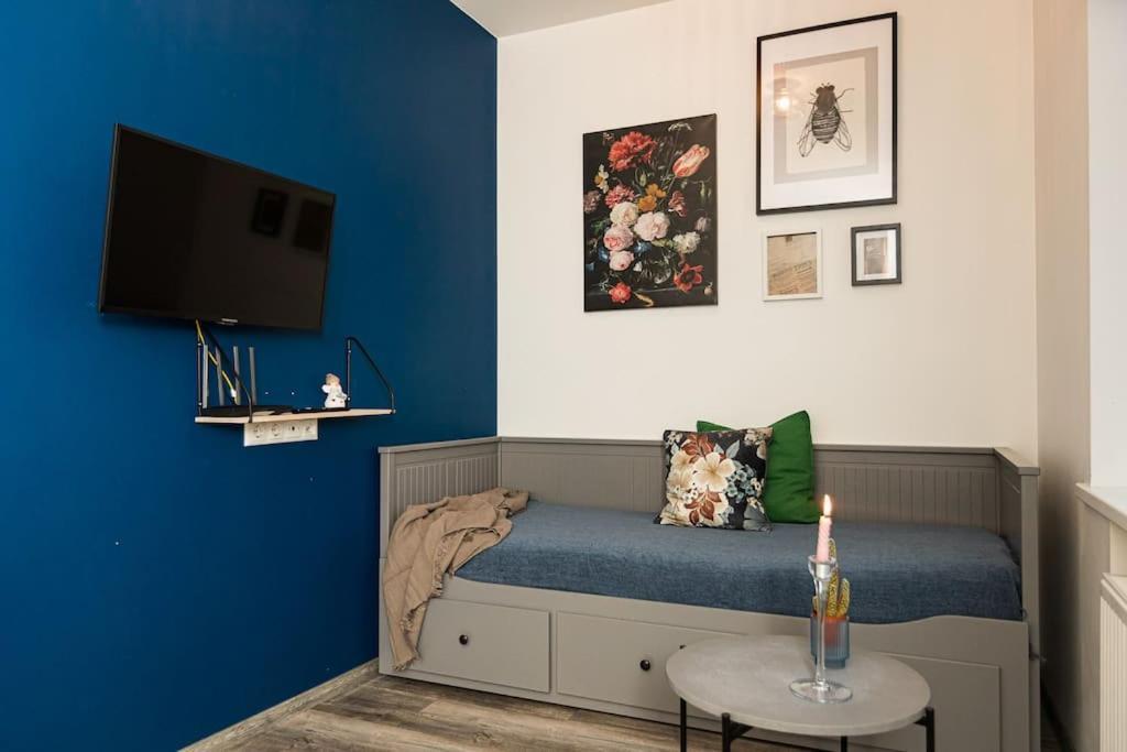 Apartment Cute With A View Over The Rooftops And Free Parking In The Area *