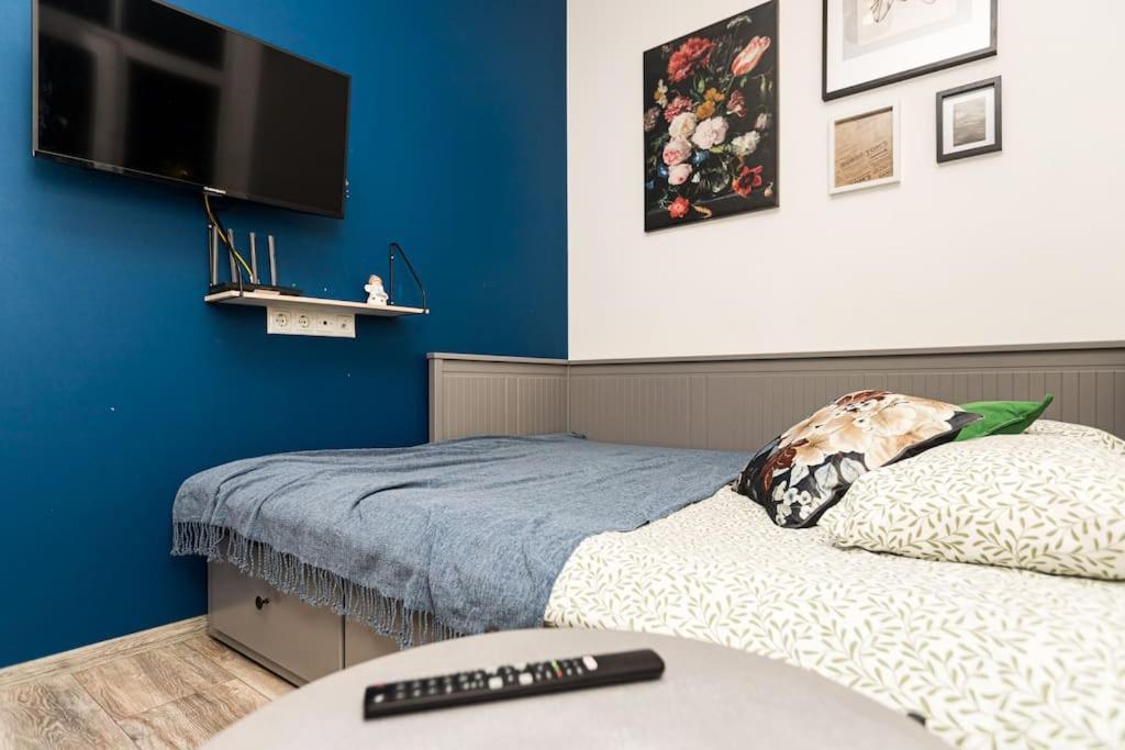 Apartment Cute With A View Over The Rooftops And Free Parking In The Area *