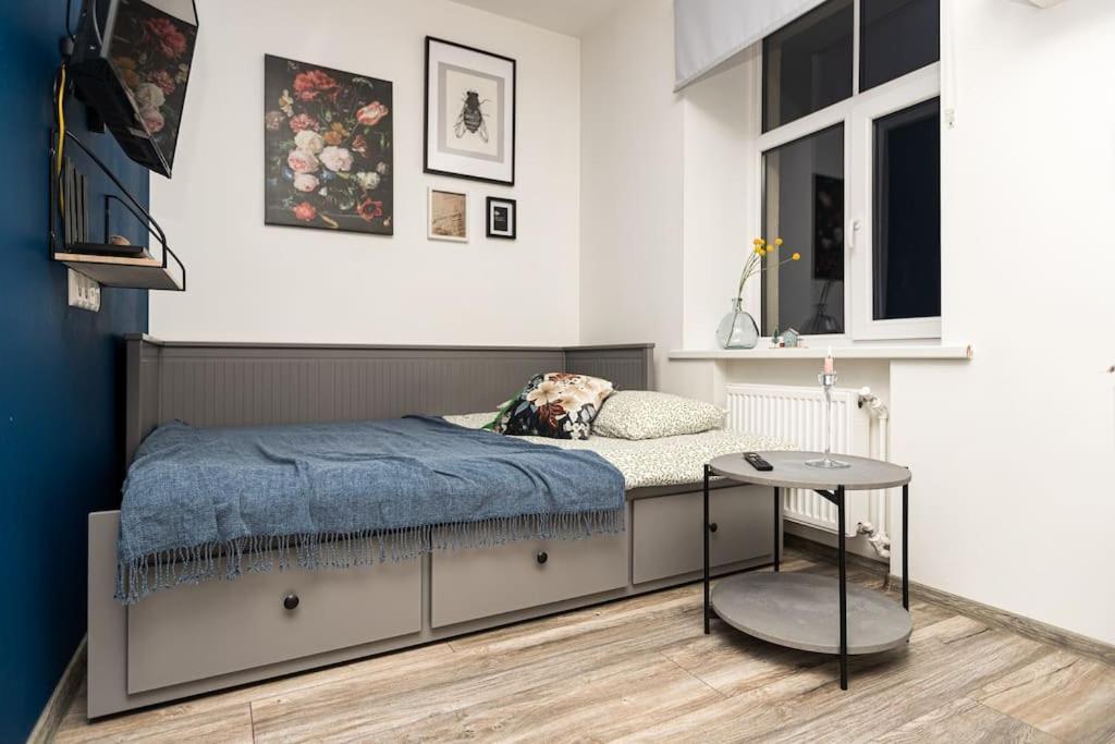 Cute With A View Over The Rooftops And Free Parking In The Area