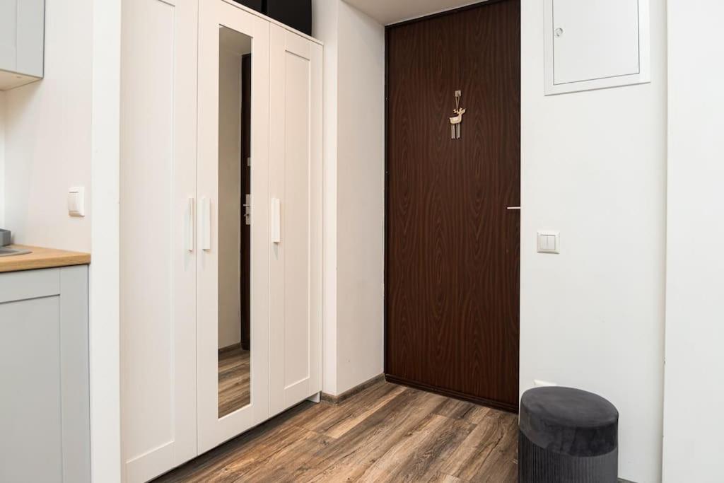 Apartment Cute With A View Over The Rooftops And Free Parking In The Area *