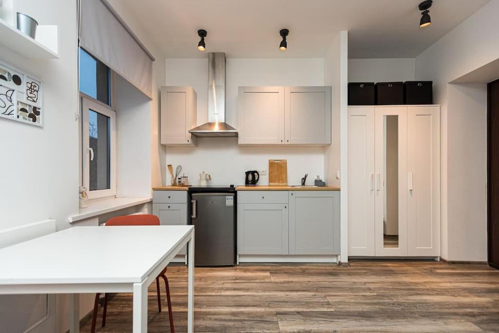 Cute With A View Over The Rooftops And Free Parking In The Area Apartment