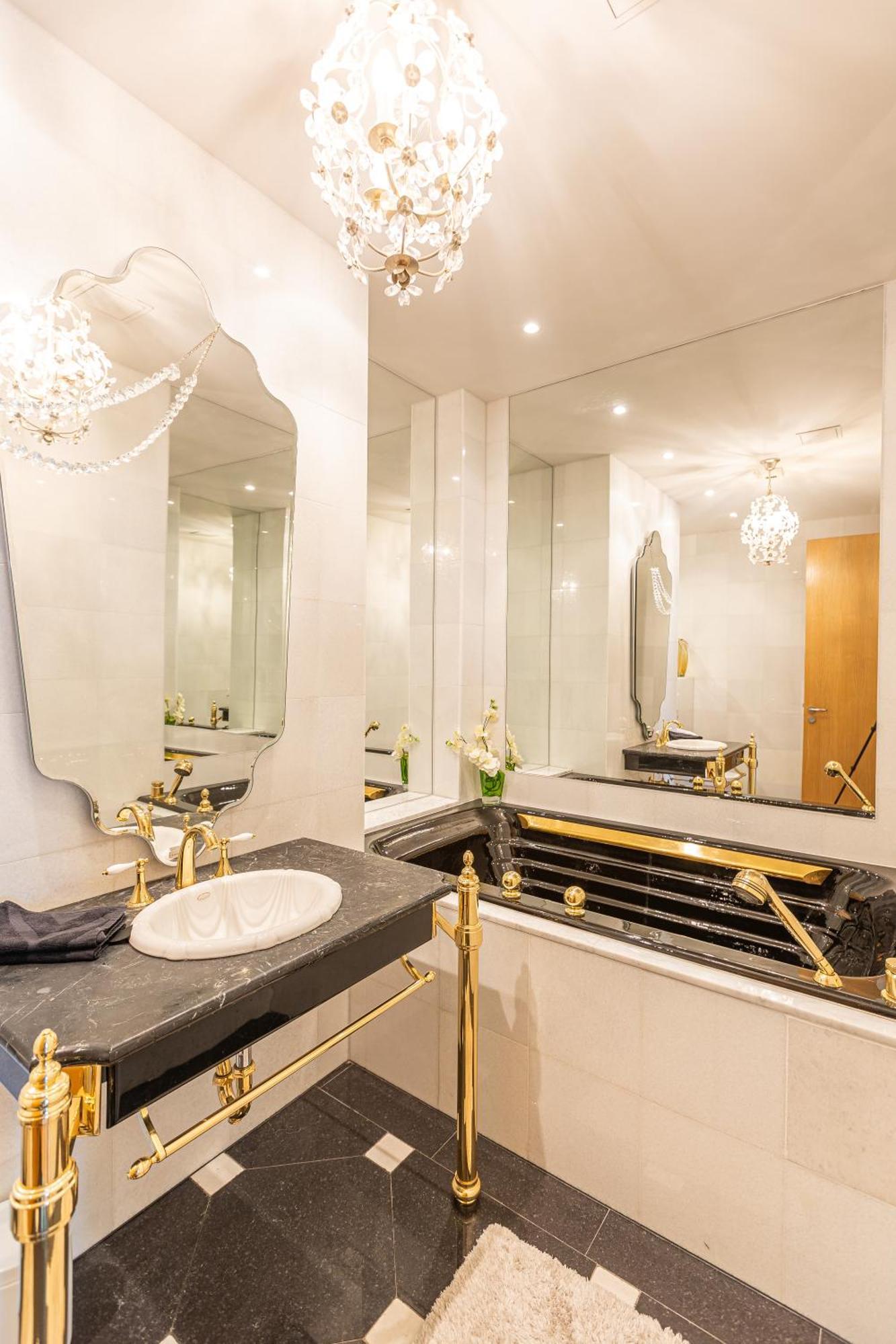 Dzīvoklis Royal Whith Free Parking *