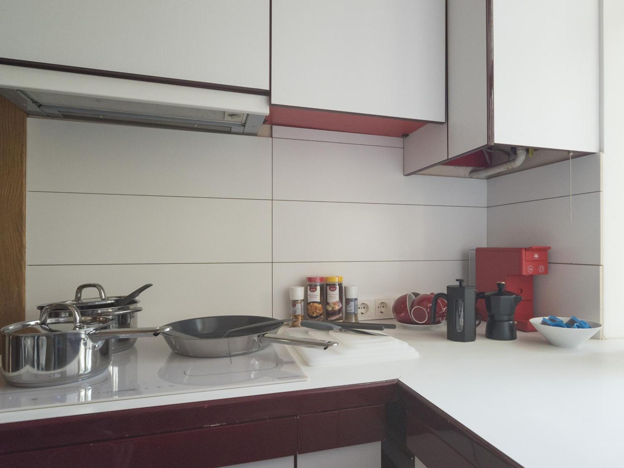 Midcentury Modern, Quiet, 40m With Bath Apartment