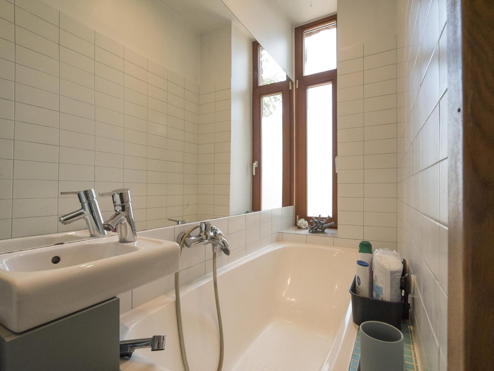 Midcentury Modern, Quiet, 40m With Bath *