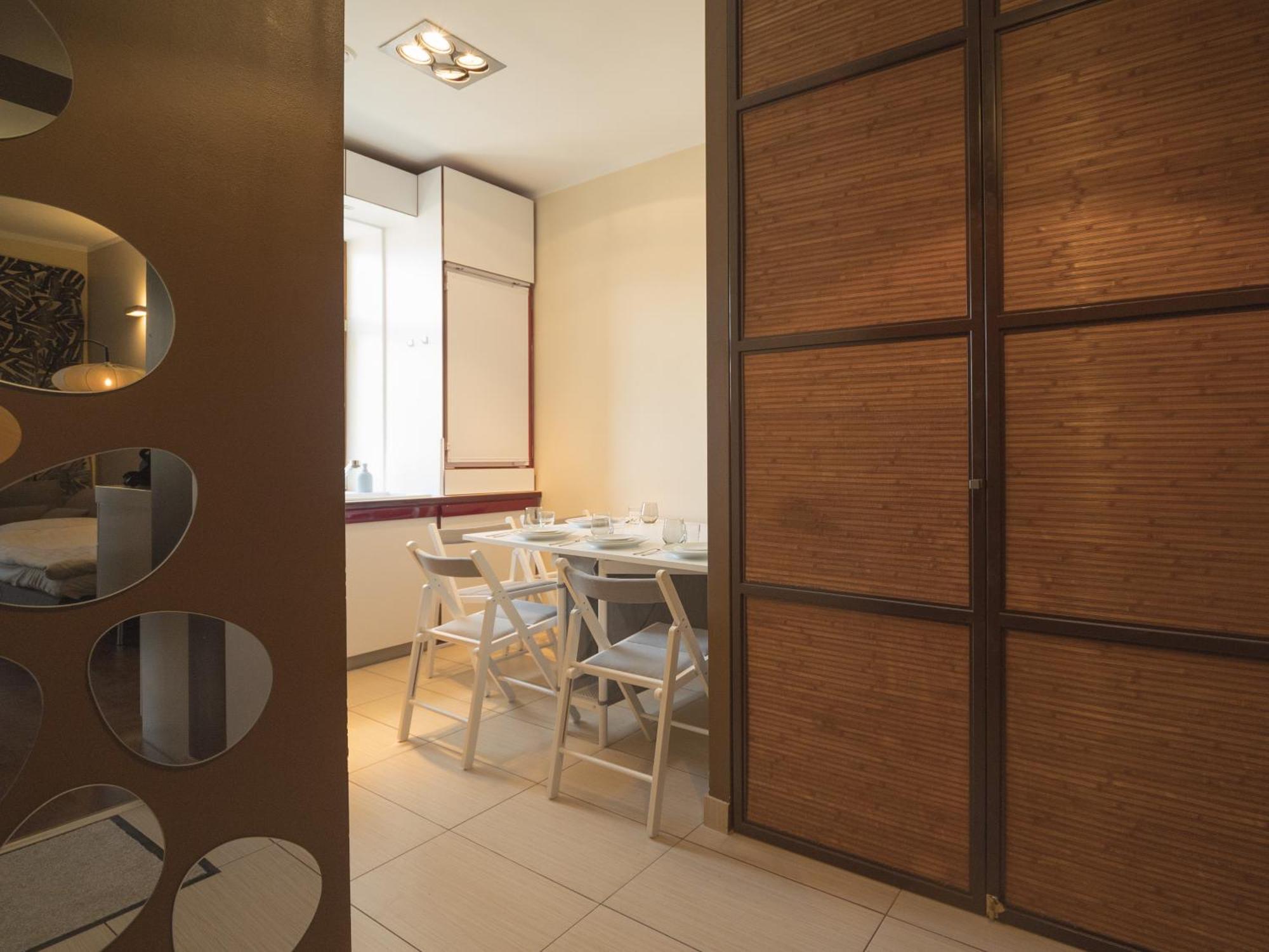 Midcentury Modern, Quiet, 40m With Bath Riga