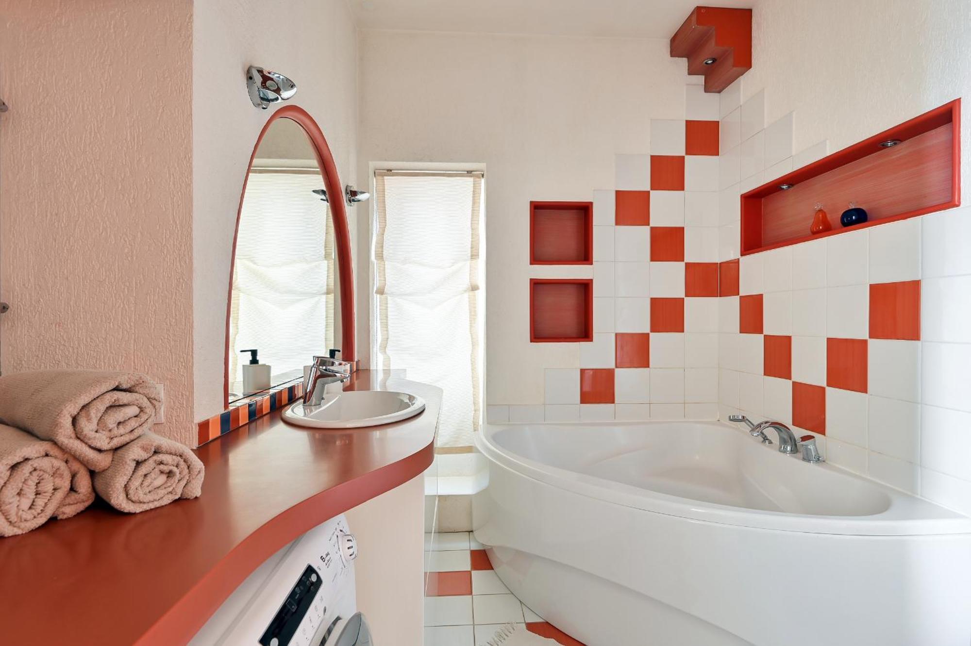 2-bdrm Quiet Apartment
