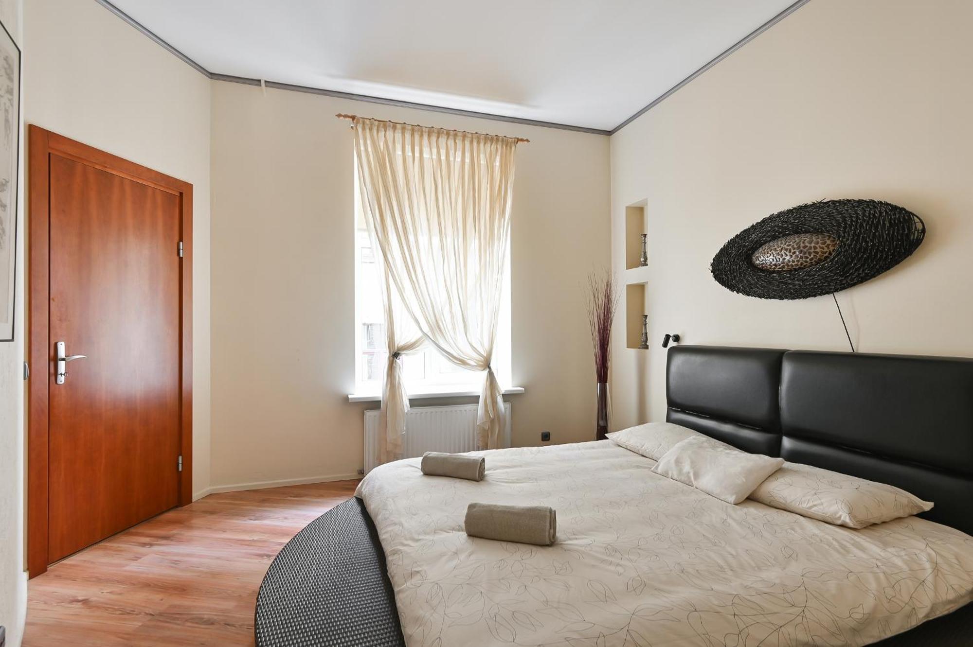 2-bdrm Quiet *