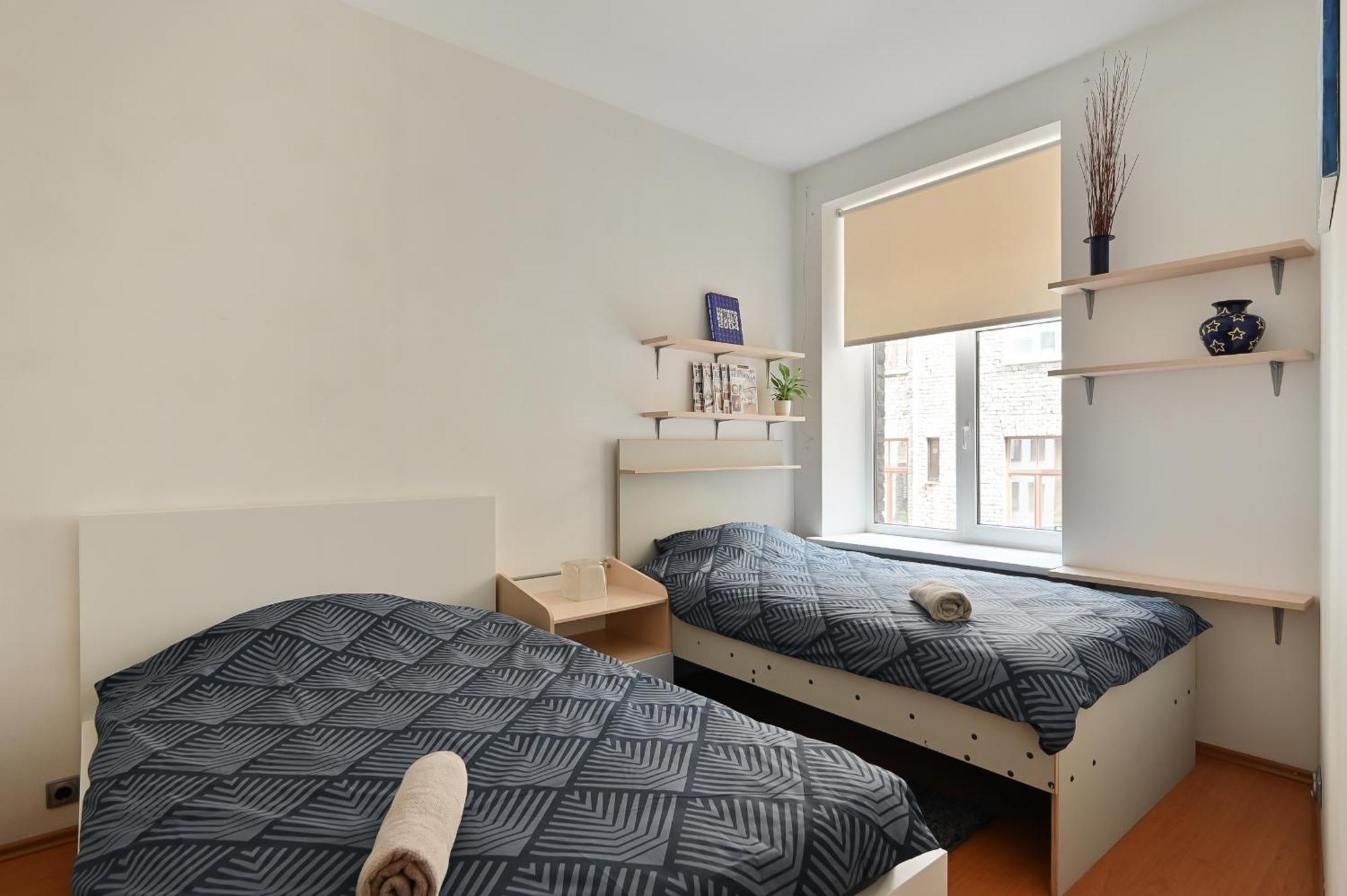 2-bdrm Quiet Apartment *