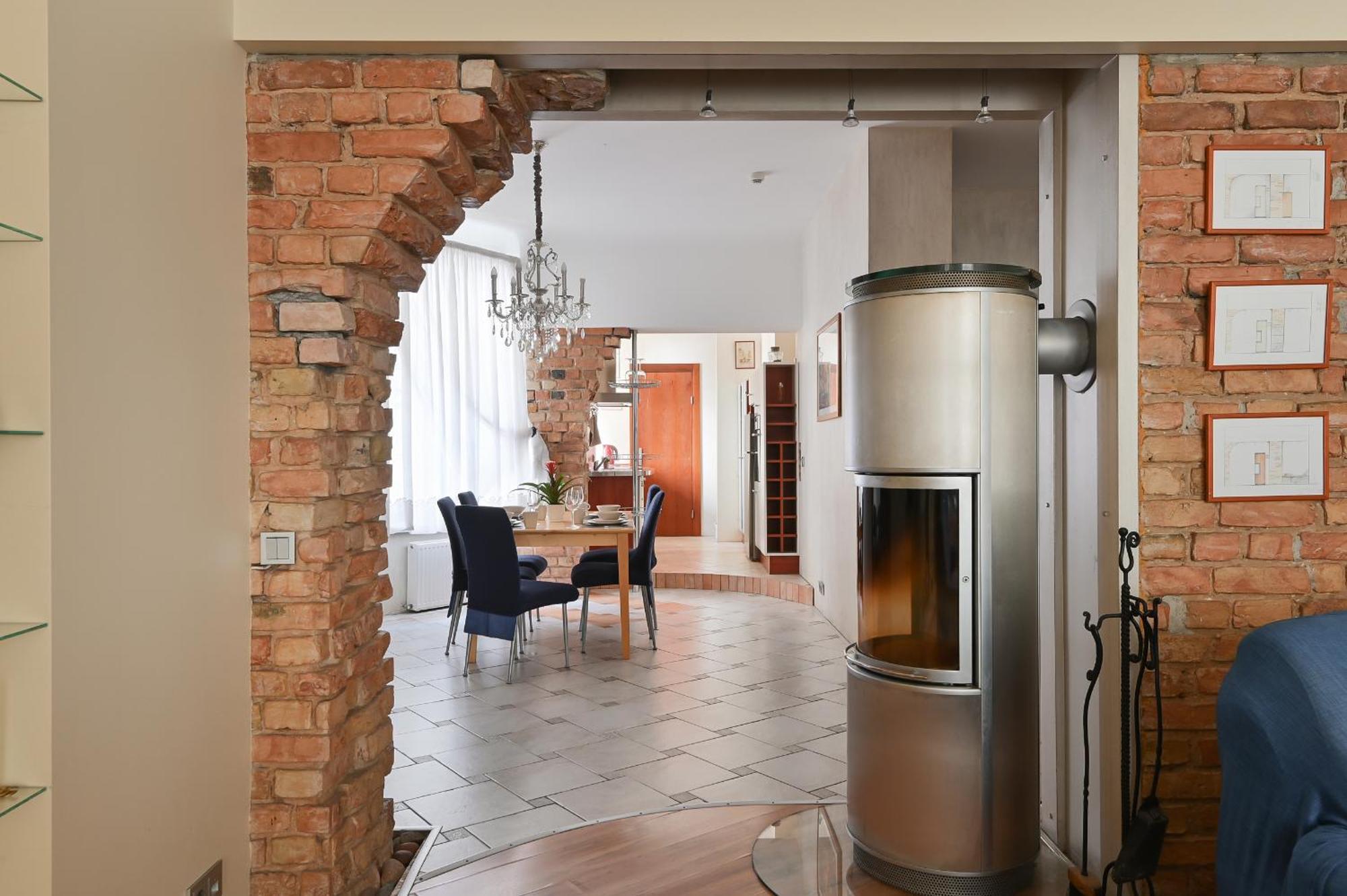 2-bdrm Quiet Apartment
