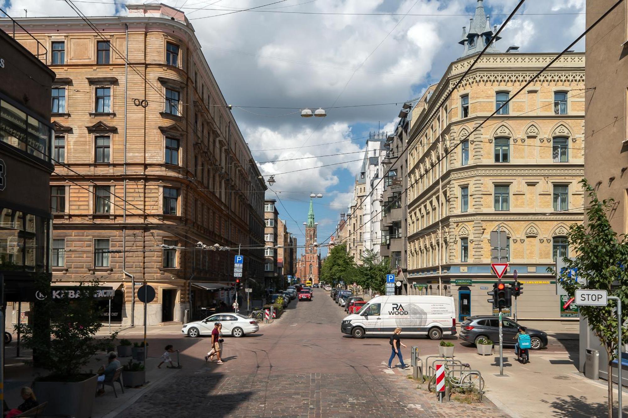 Apartment 2-bdrm Quiet Riga