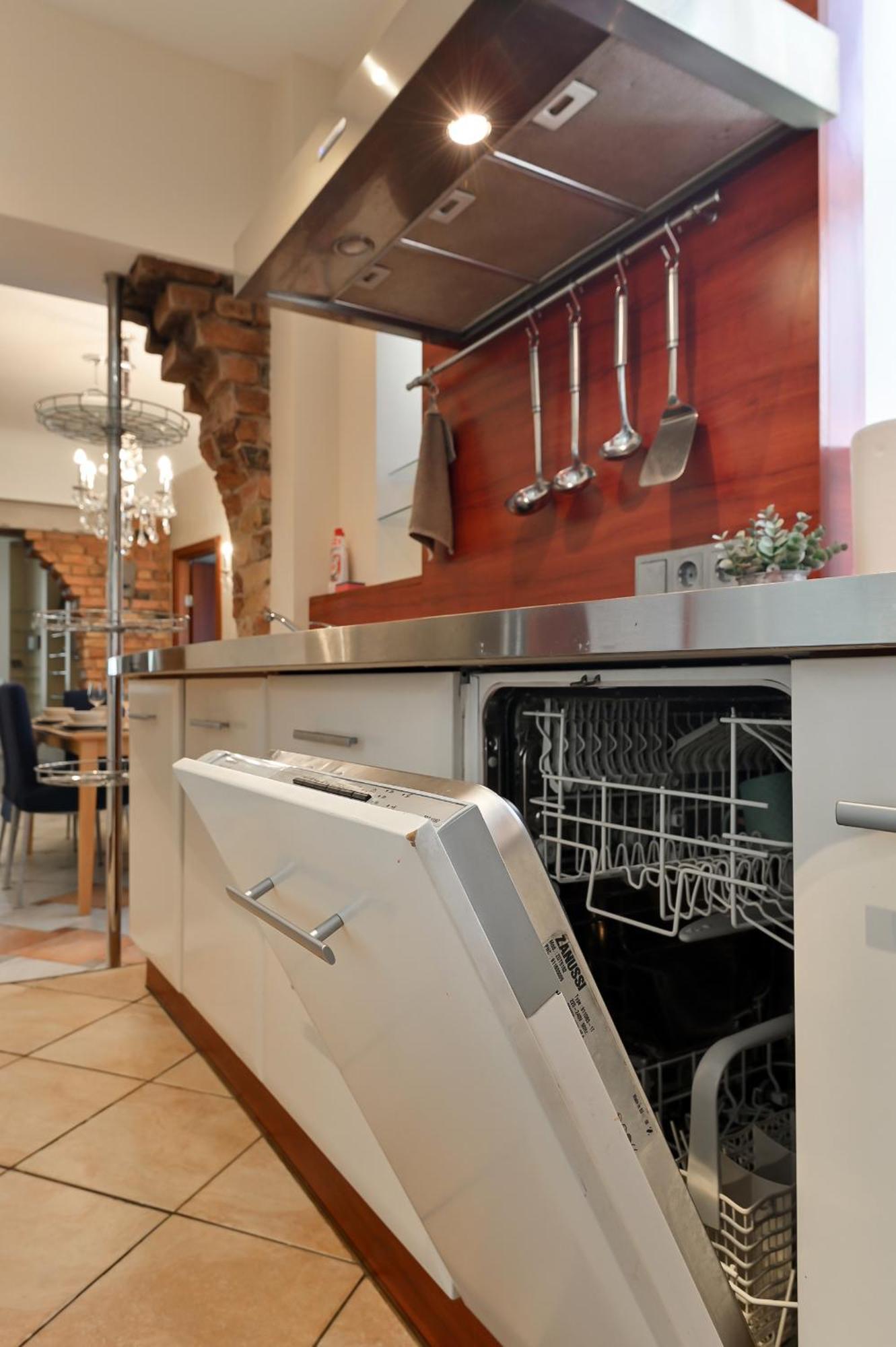 2-bdrm Quiet Apartment