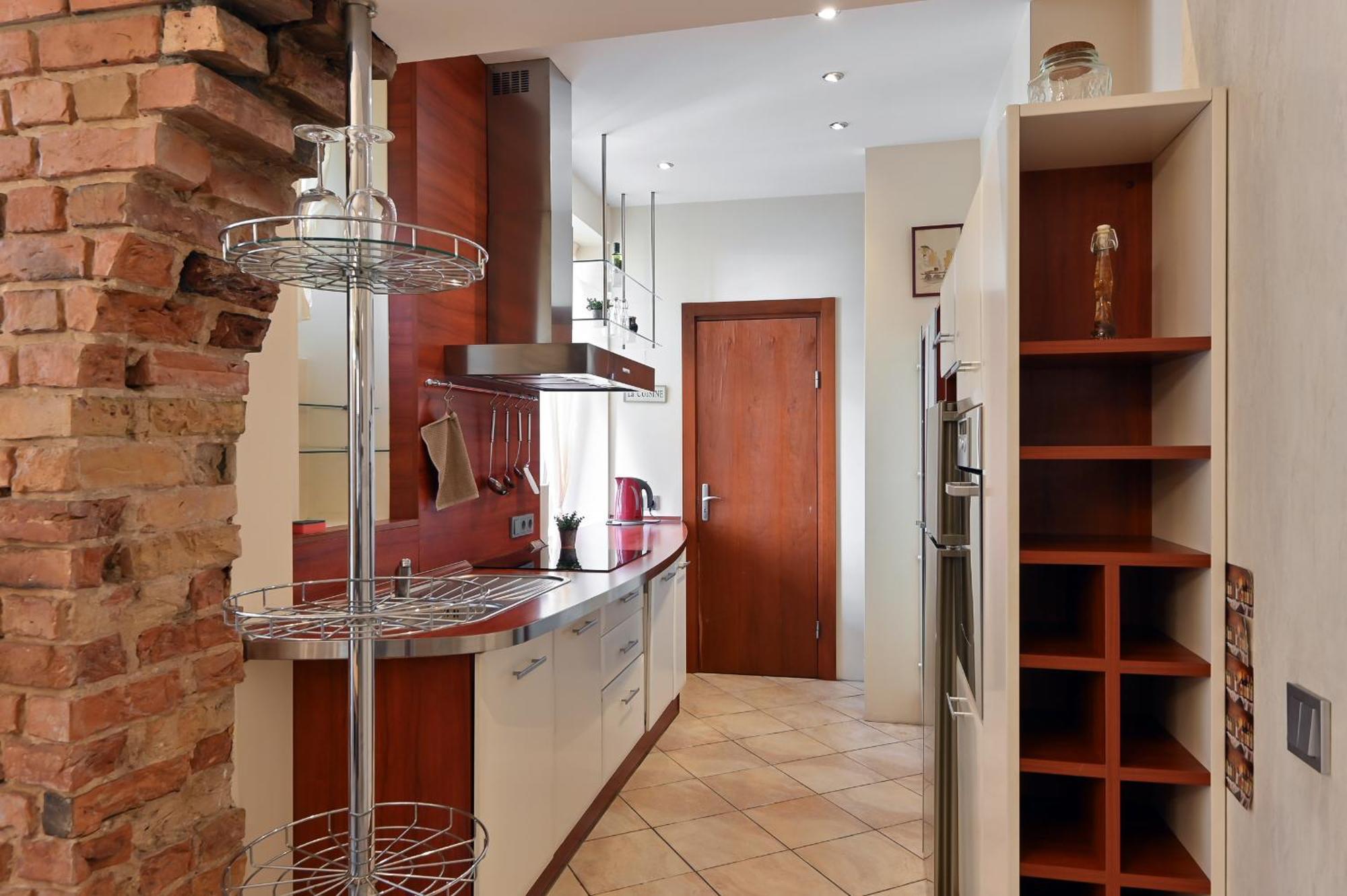 2-bdrm Quiet *