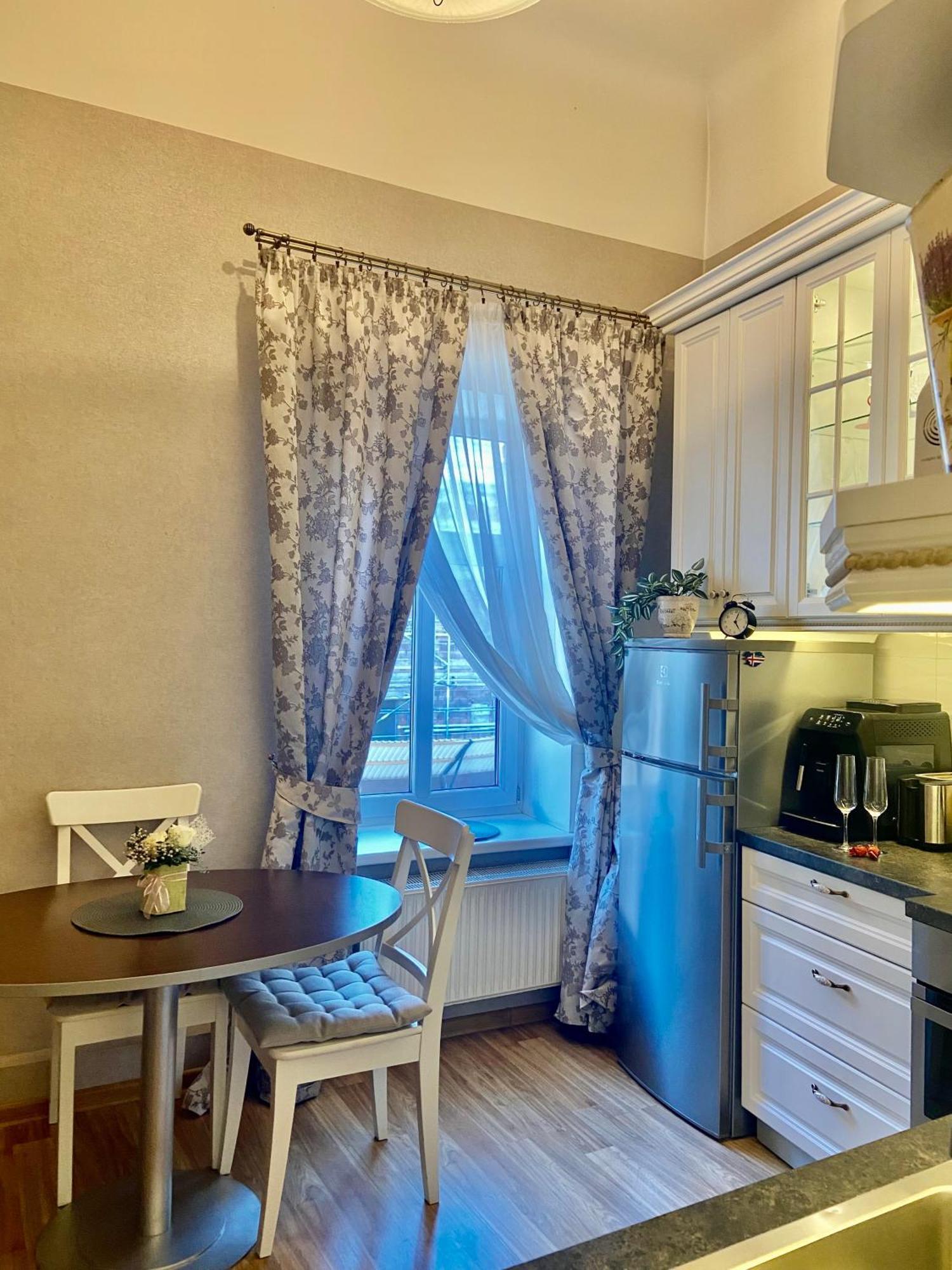Elegant In Historical Centre & Free Locked Parking Riga