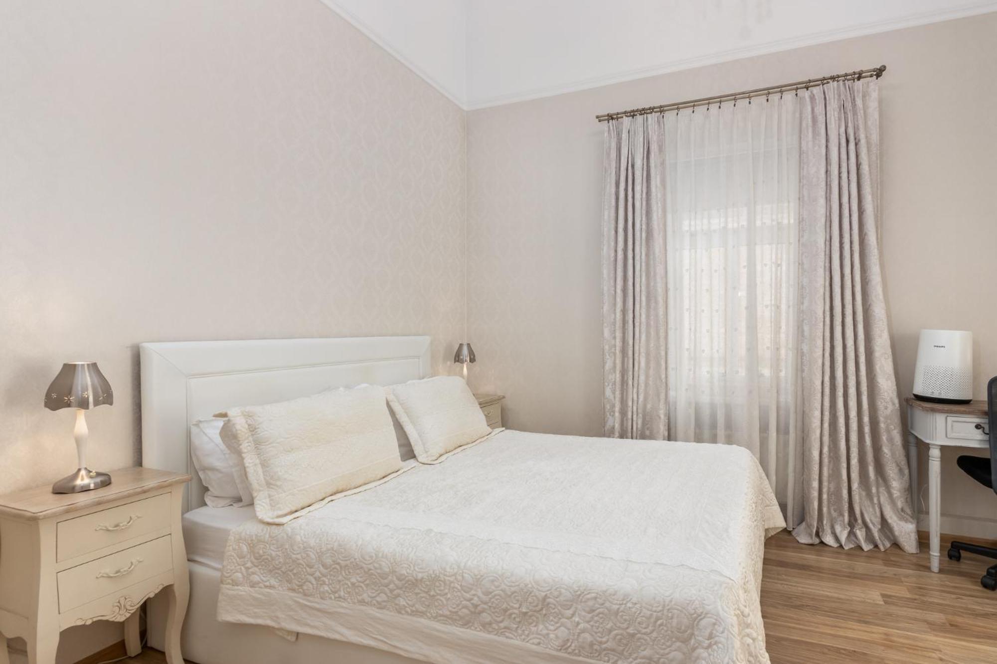 Elegant In Historical Centre & Free Locked Parking * Riga