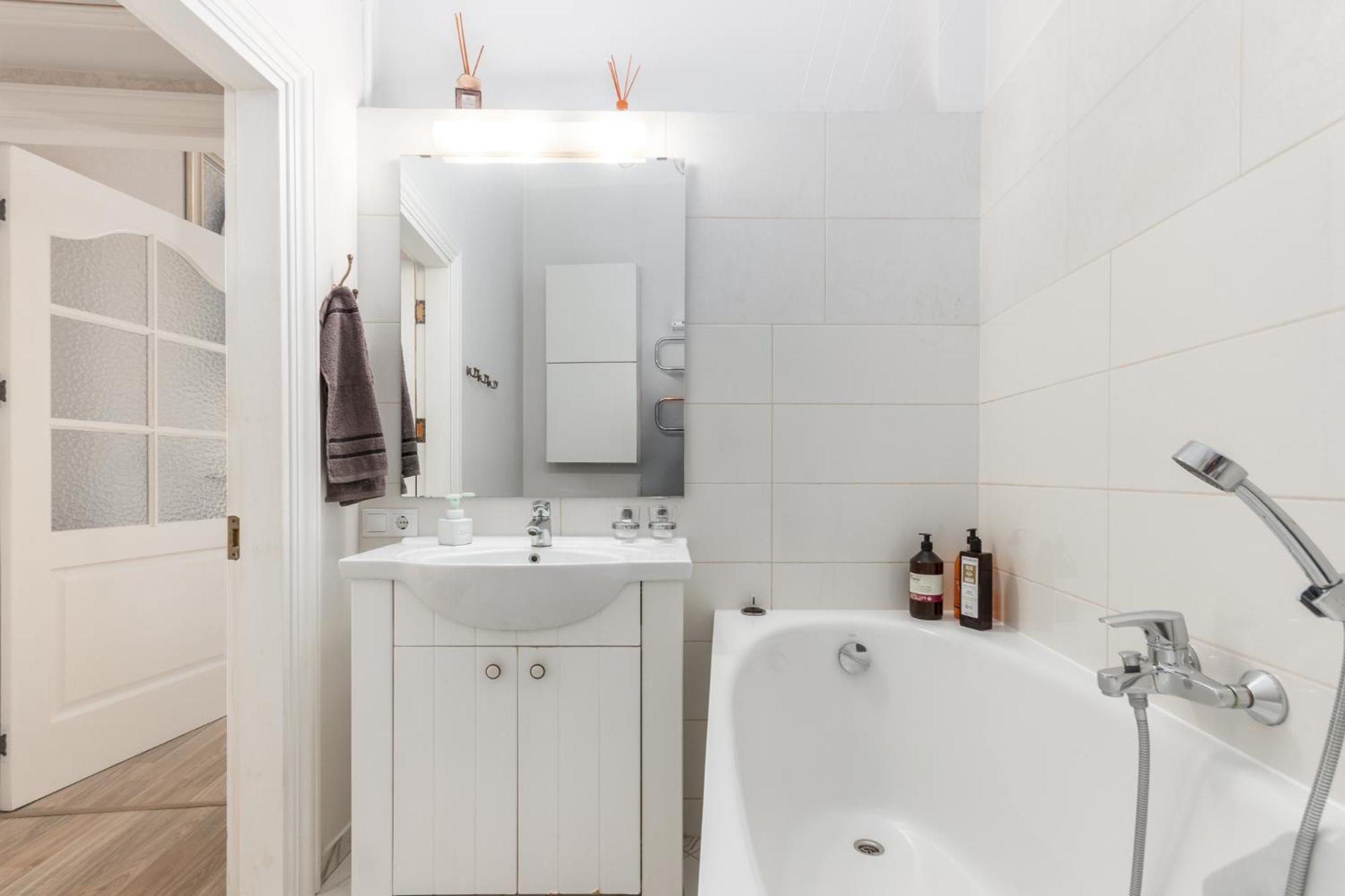 Elegant In Historical Centre & Free Locked Parking *