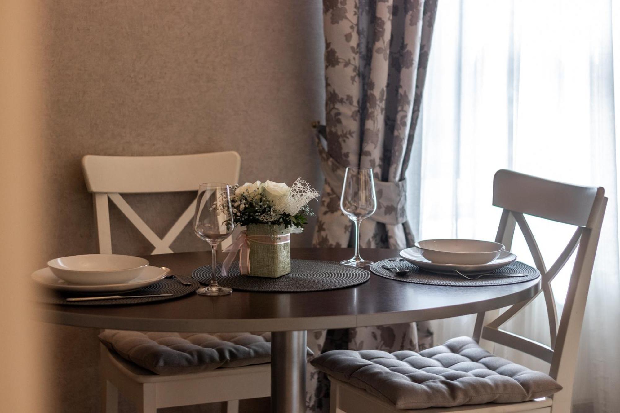 Elegant In Historical Centre & Free Locked Parking Riga